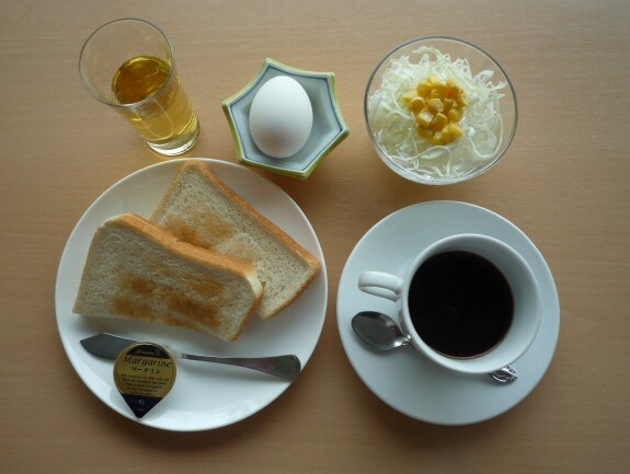 เซ็ต B: 500 เยน (รวมภาษี) เติมขนมปังและกาแฟได้เท่าที่ต้องการ *เนื้อหาอาจมีการเปลี่ยนแปลง
