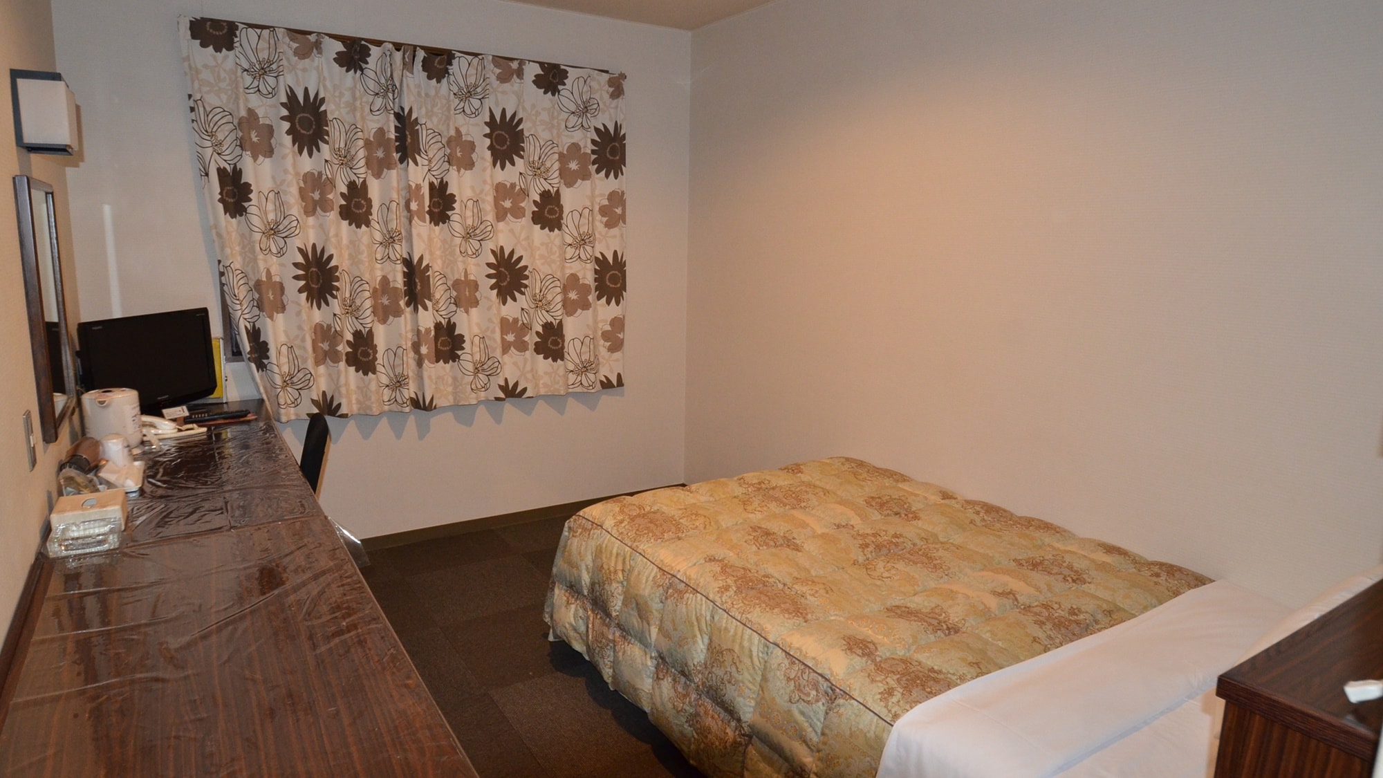 * [Single room example] A spacious room of 16.5 square meters.