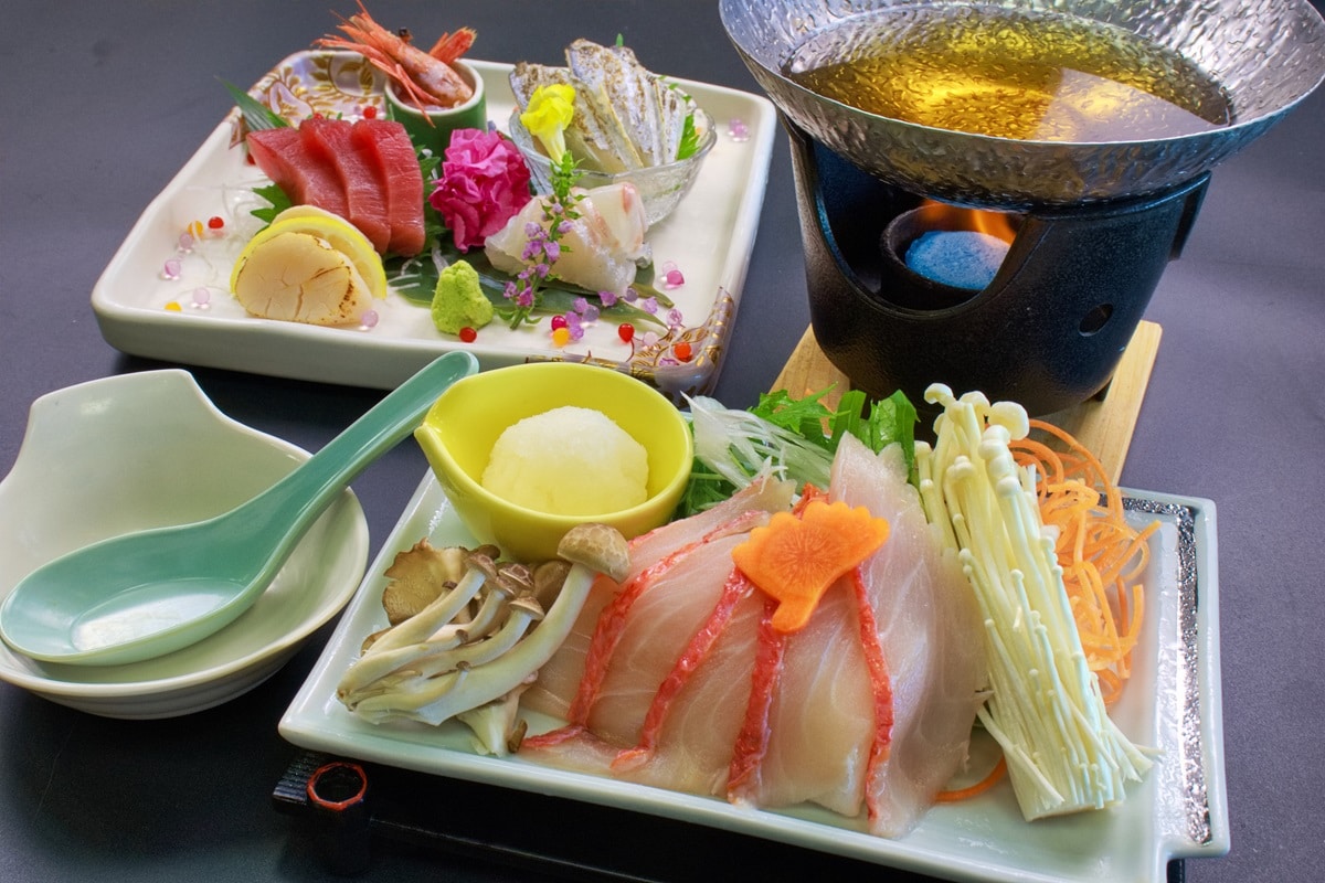 Lẩu cá tráp đỏ đá bào