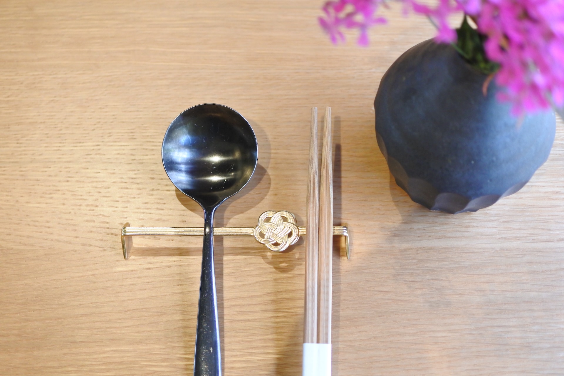 Table (image)