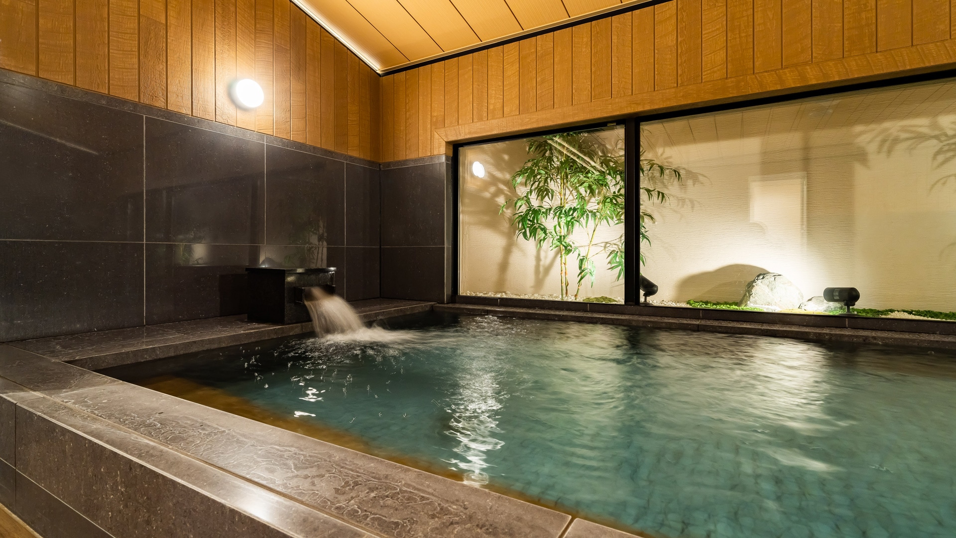 Men's large bath