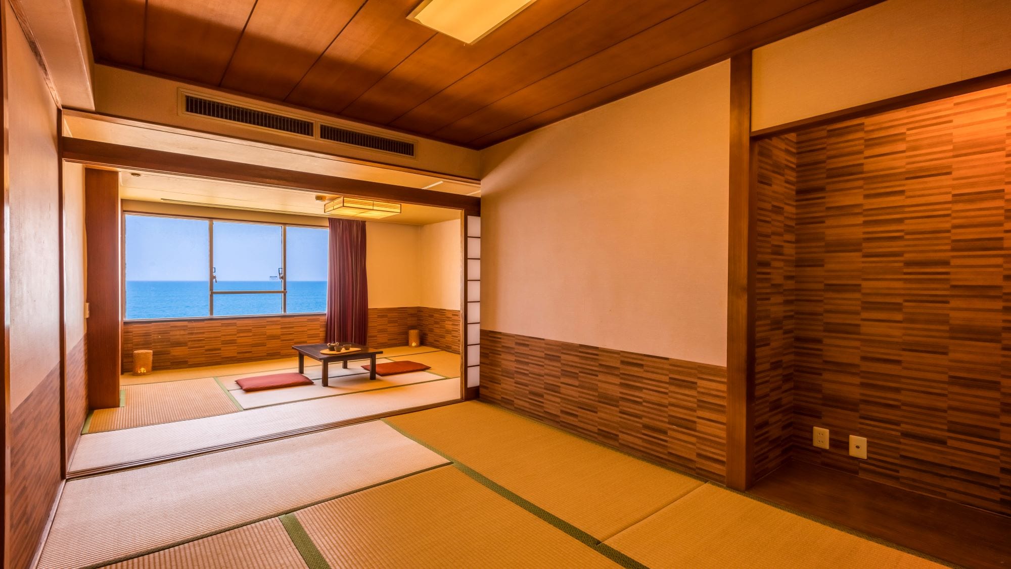 Standard Japanese-style room 12-14 tatami mats 2 rooms * Example of guest room