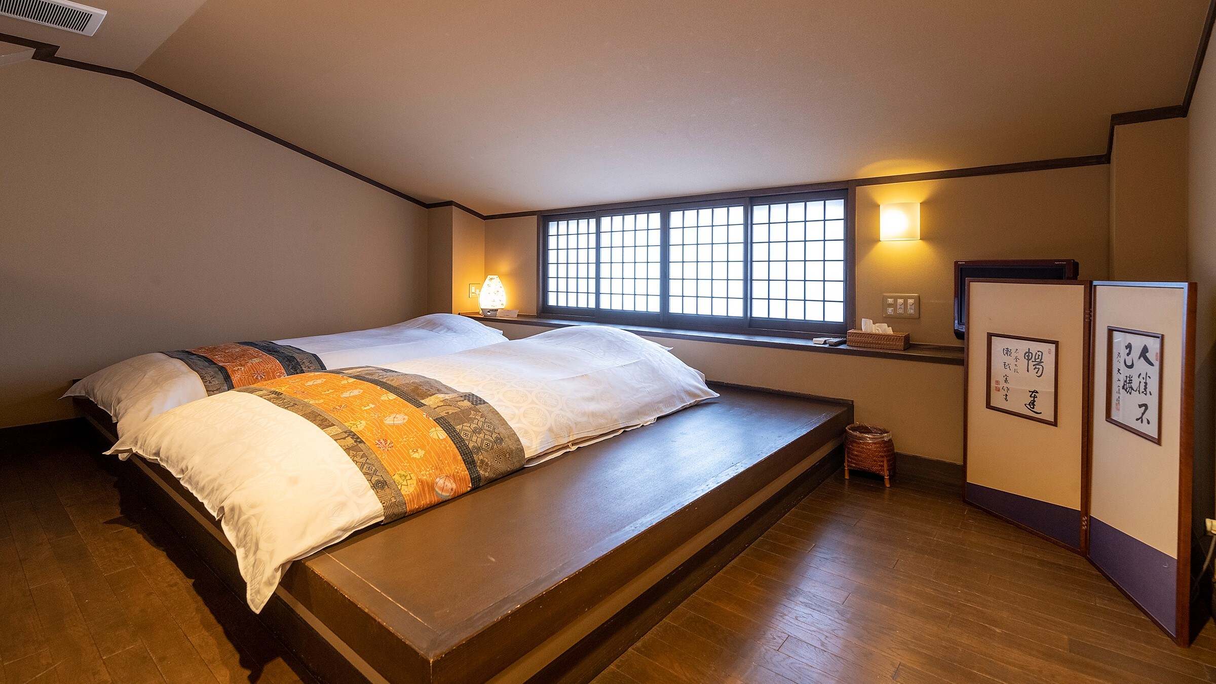 [Usuzumi Sakura] The bedroom has a wooden floor, but it is a relaxing space.