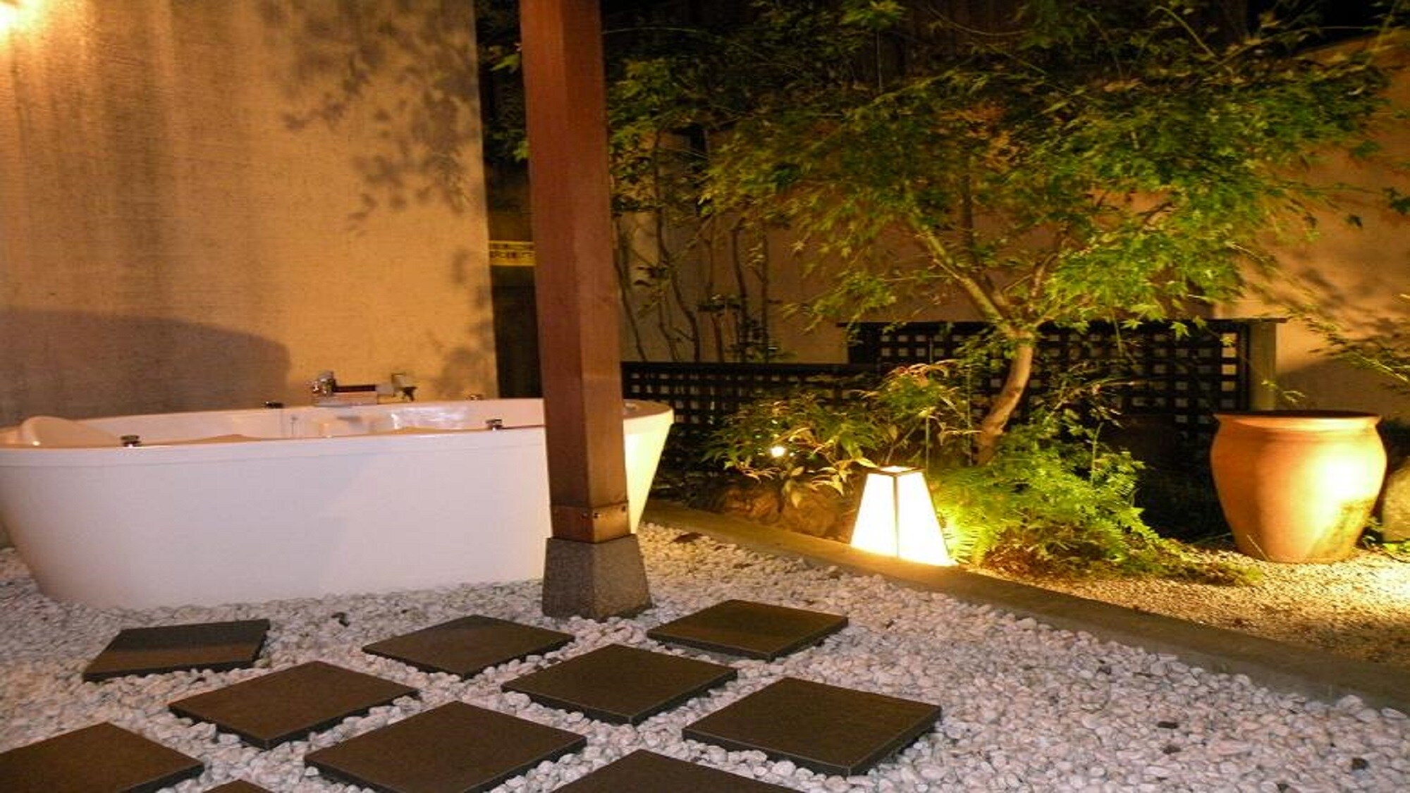107號房間的露天浴池（無屋頂）