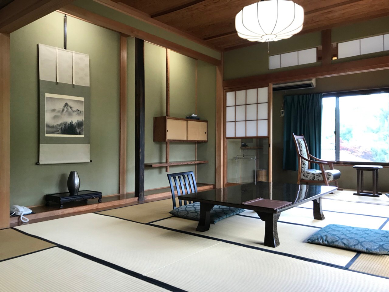 Japanese-style room (12 tatami mats)