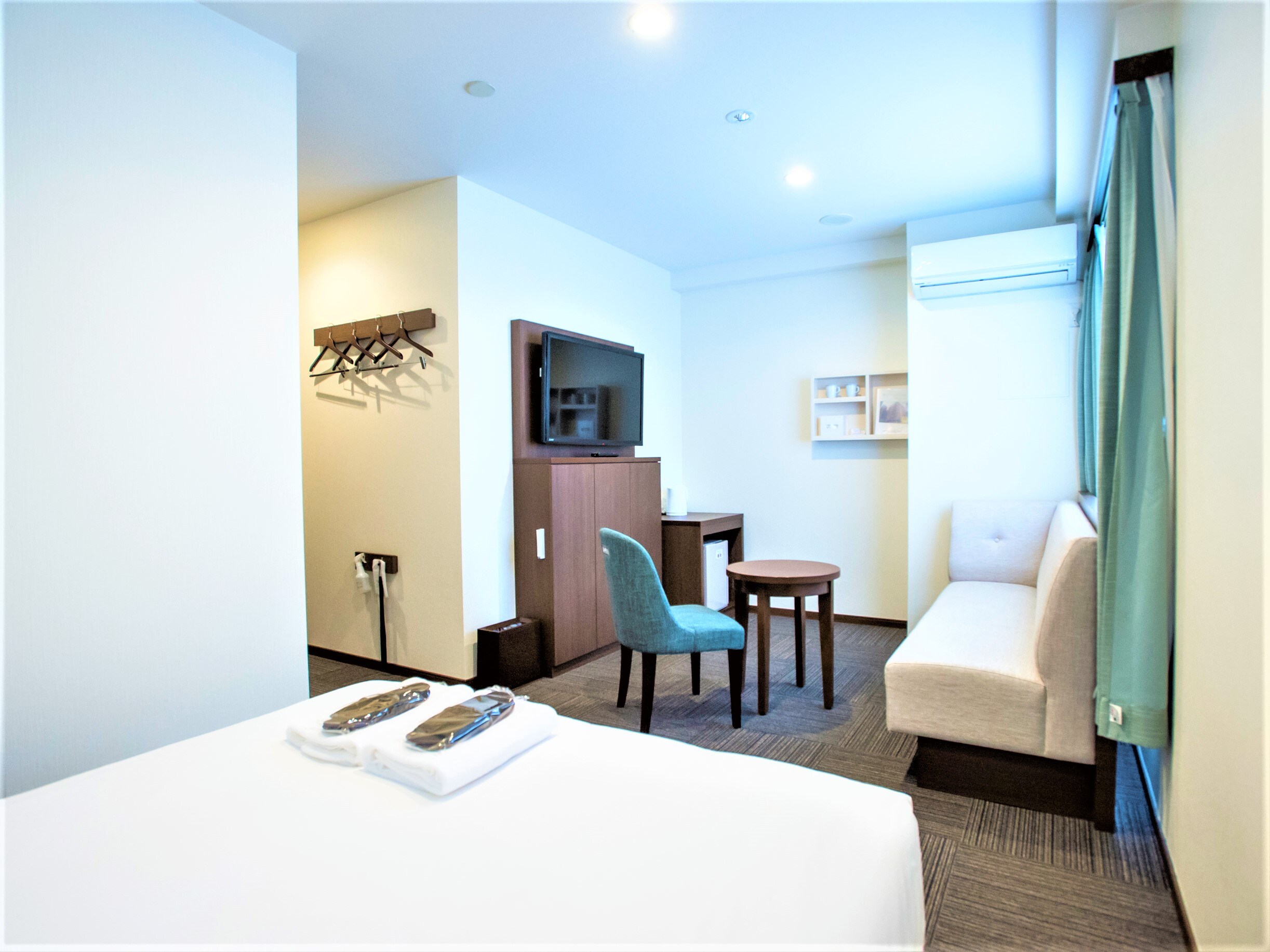Double rooms: 15m² to 18m² (140cm bed width) All rooms have Simmons beds♪ All rooms are equipped with washlets♪