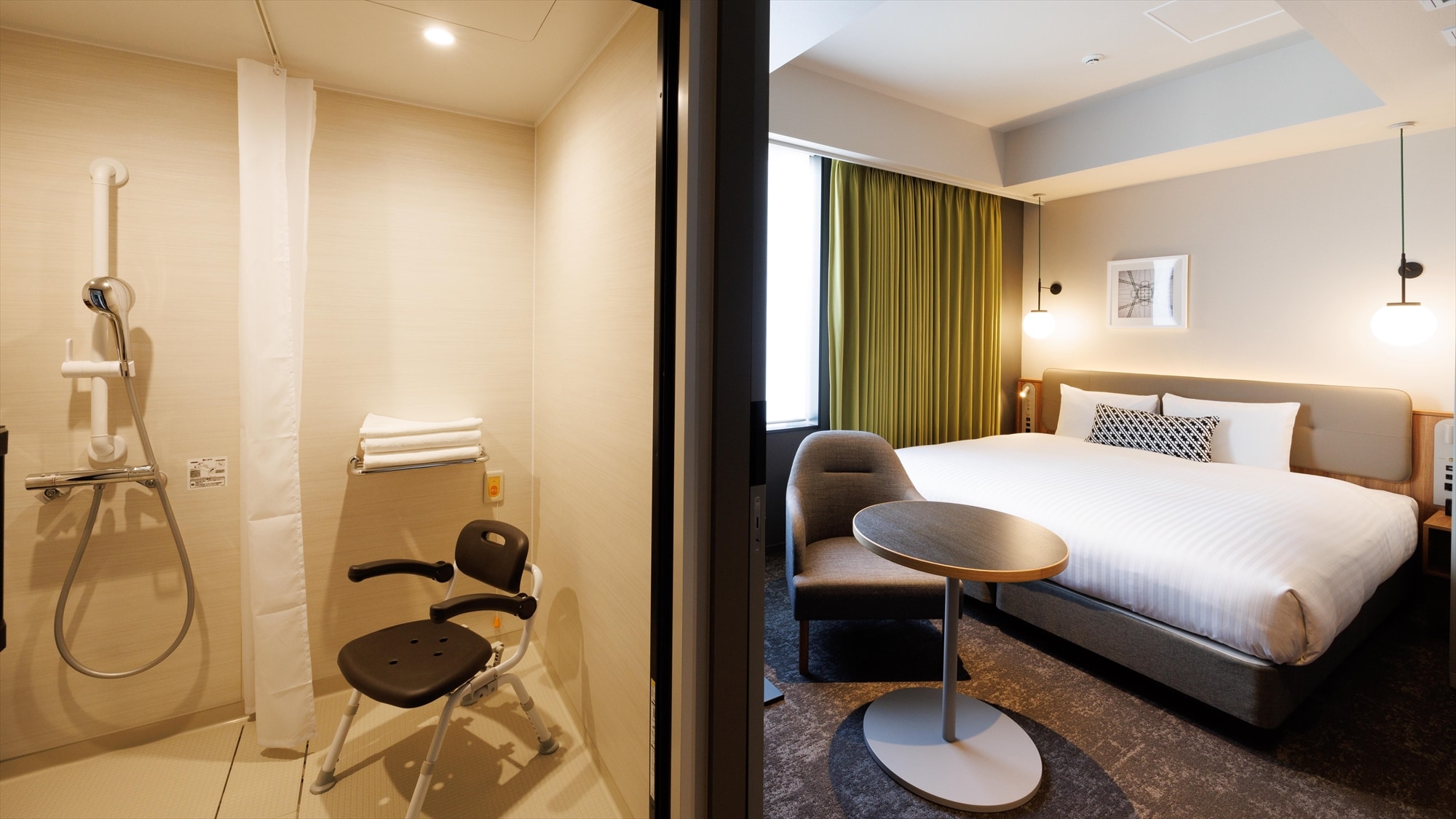 [Universal King (barrier-free)] This room incorporates universal design.