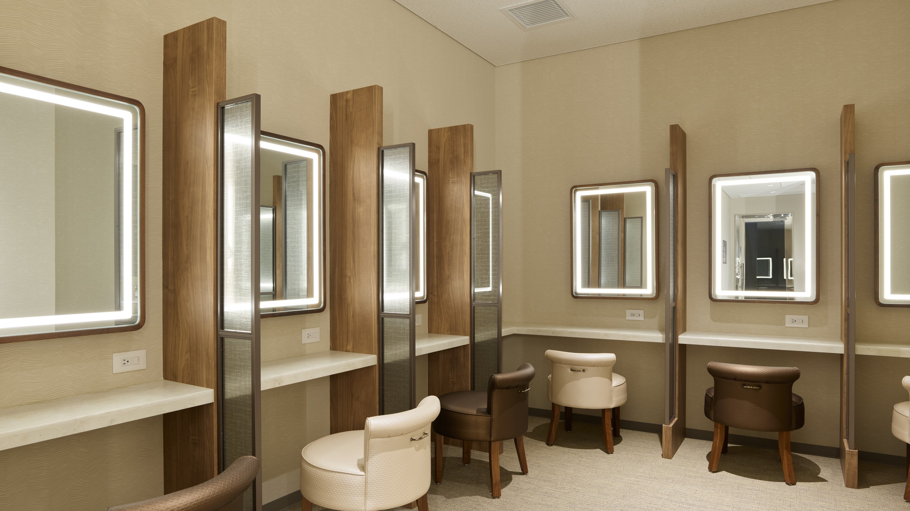 Large communal bath exclusively for guests, female powder room