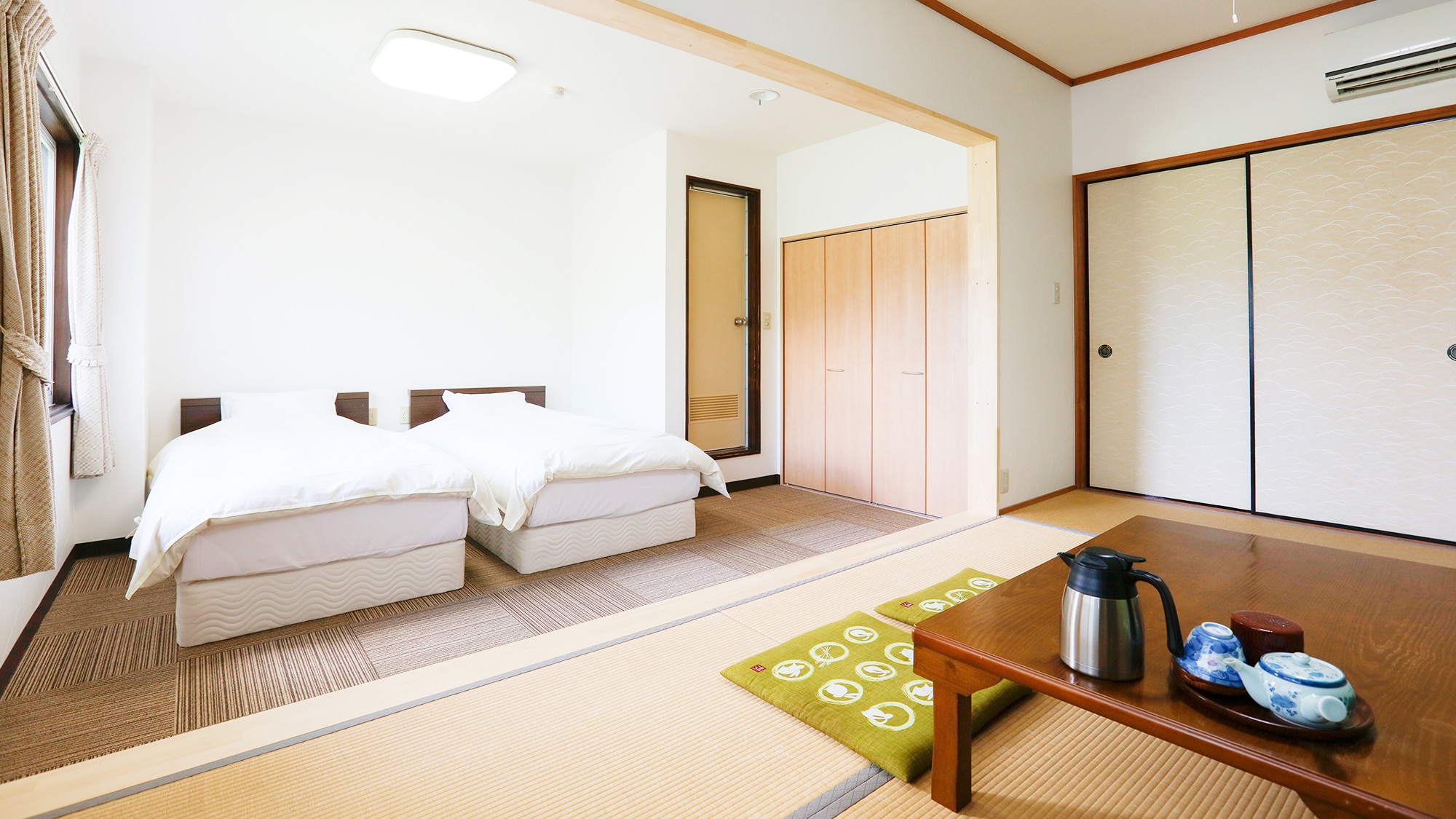 Room 202 Japanese-Western style twin room 15 square meters + 7.5 tatami mats②