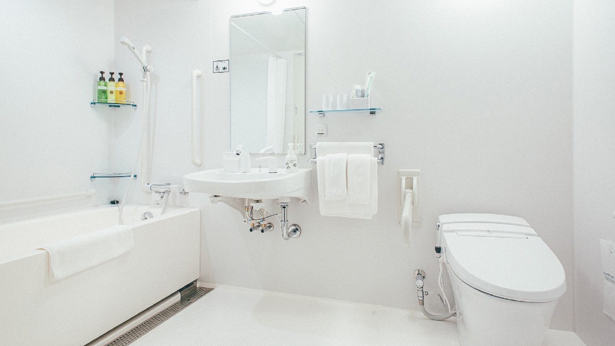 Universal Twin Bathroom