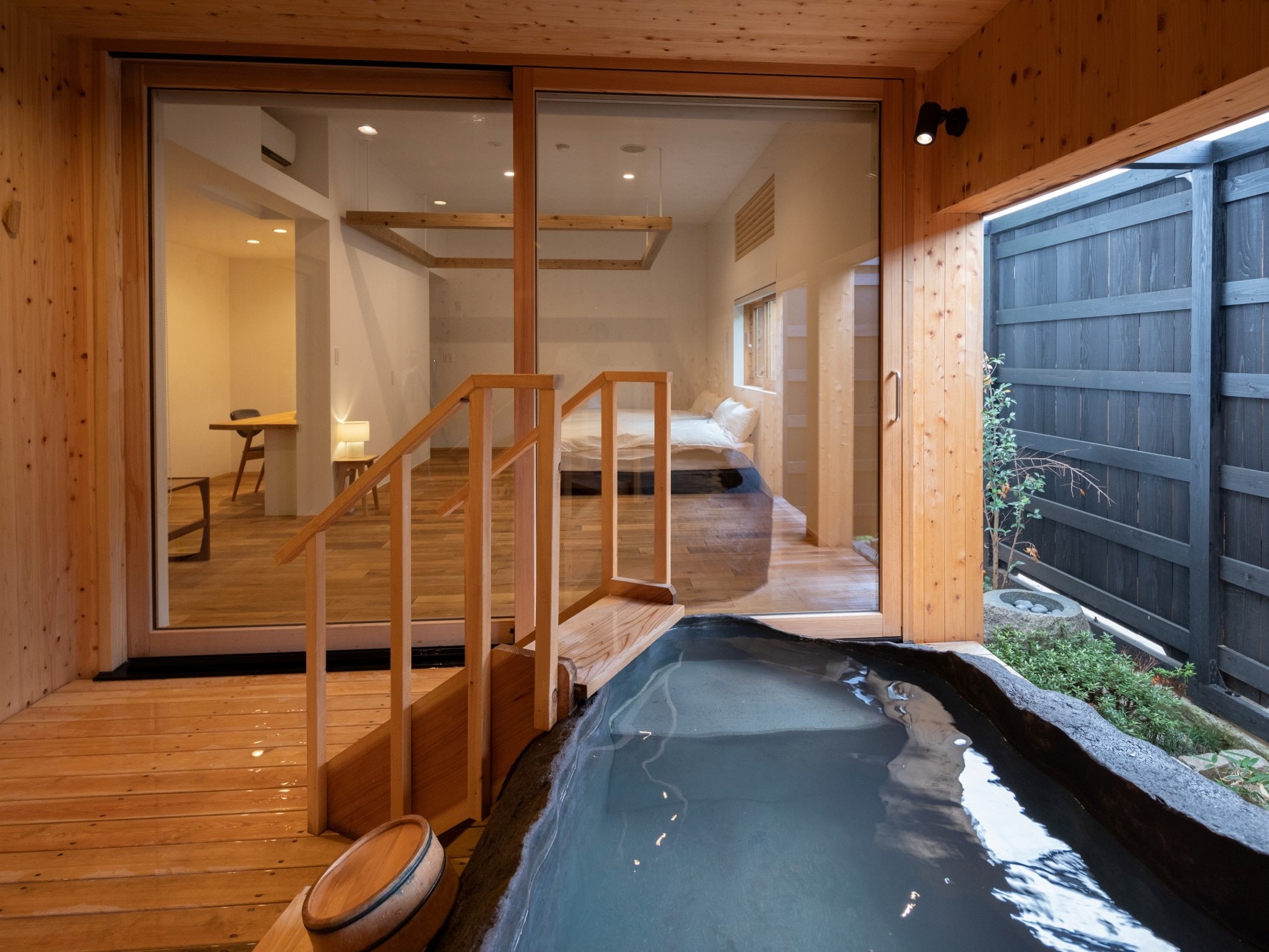 [YAMAGATA 01] An open-air bath that is hollowed out from a particularly large Zao stone. Extravagant size to waste