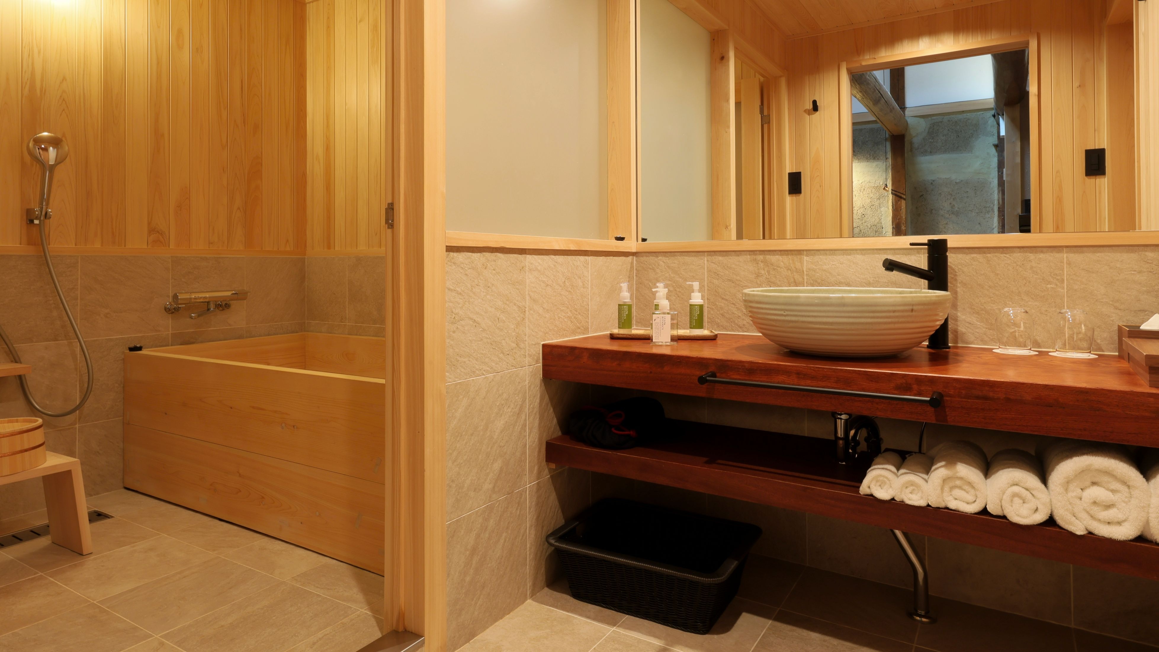 ■KOUJI (50m2/twin/accommodates 3 people/1F living room/2F bedroom)