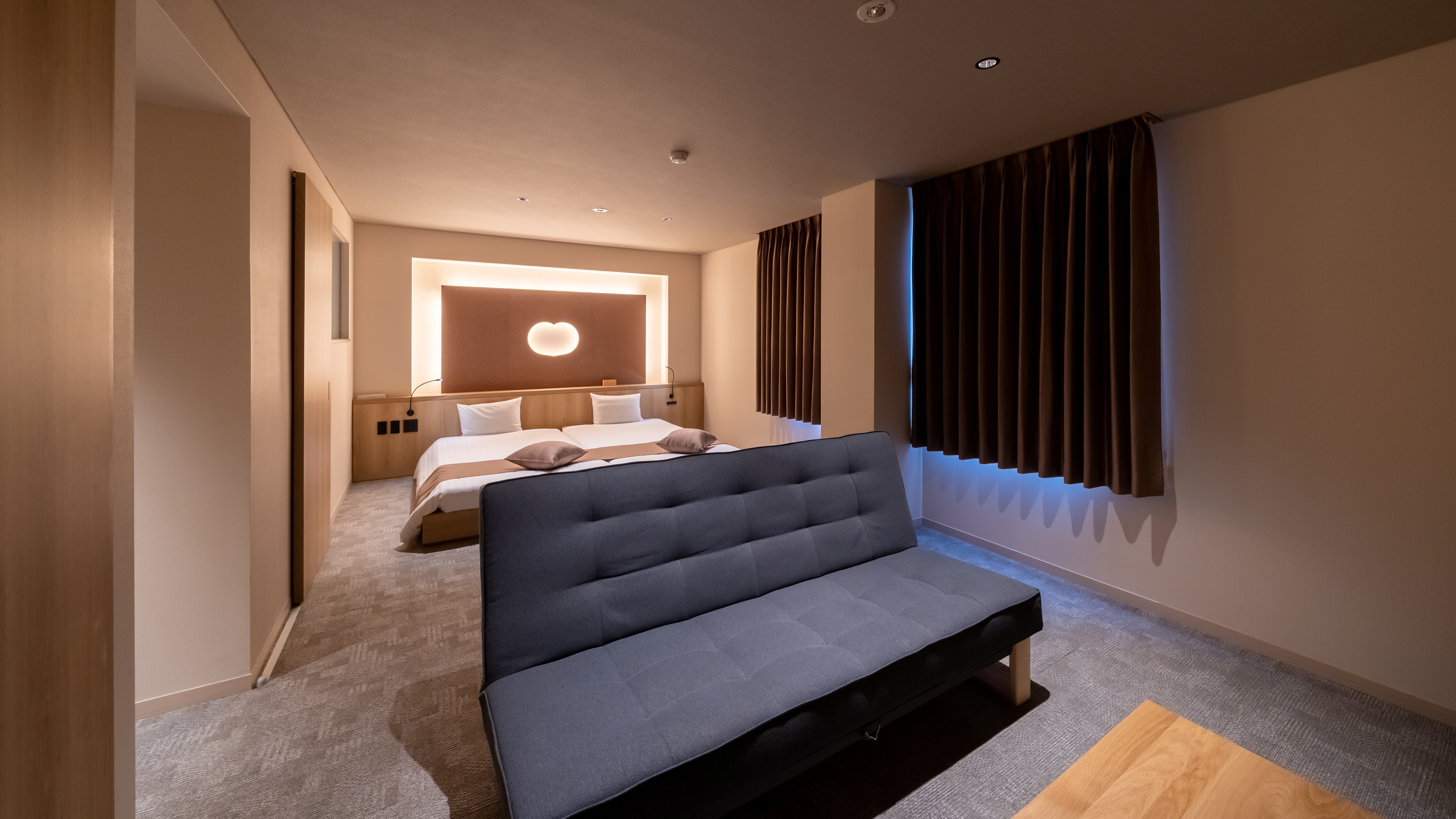 Hollywood twin room. You can freely come and go to the attached bath cafe from the dedicated passage.