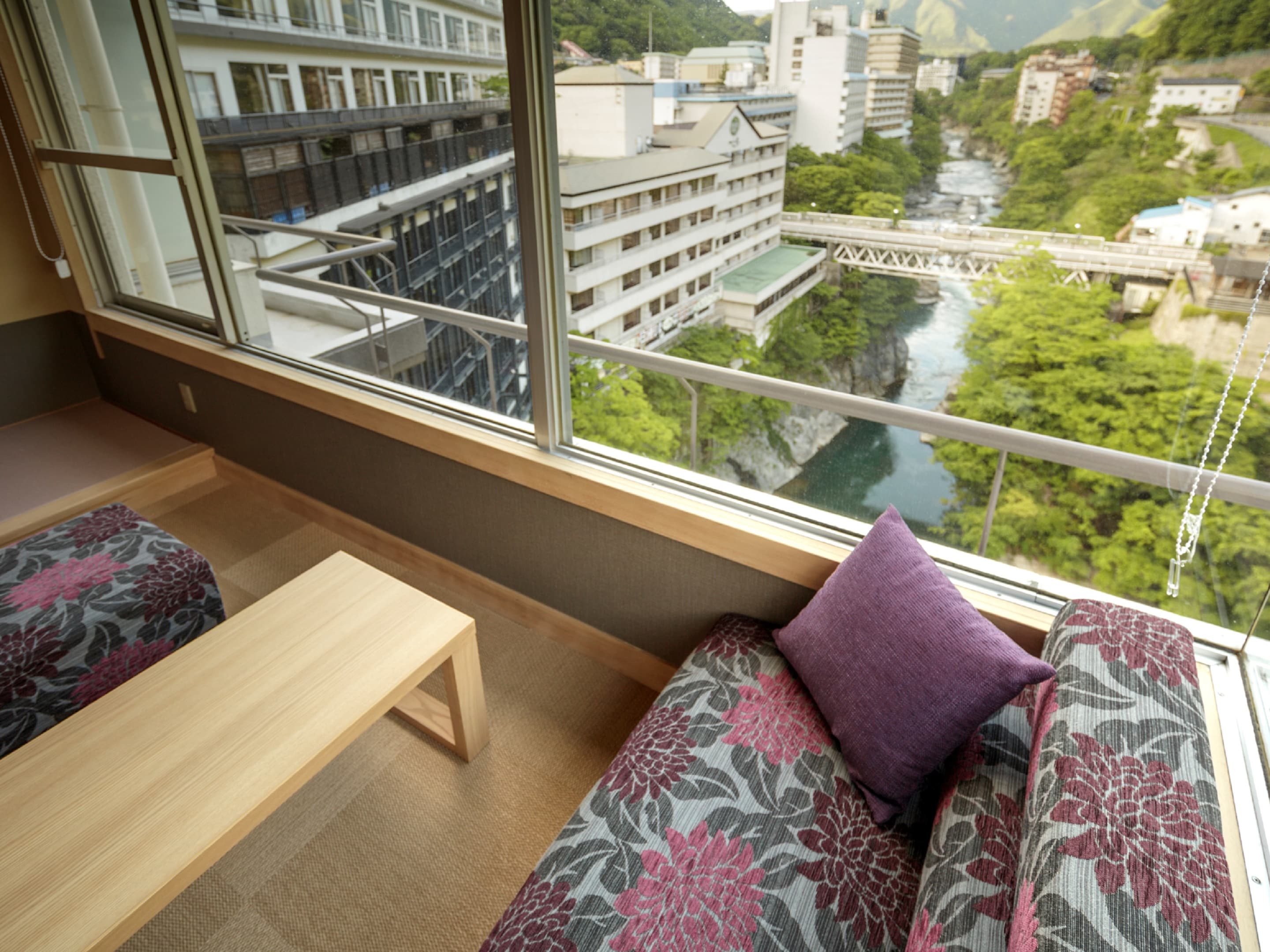 翻新日式房型（10張榻榻米，山谷一側）：客房風景圖