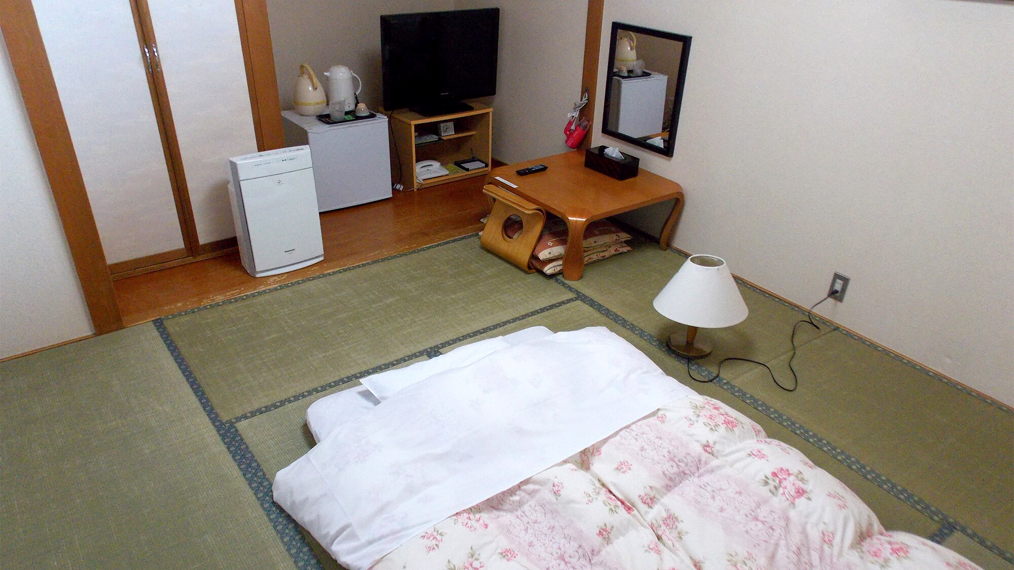 * [Japanese-style room] (Example) A room where you can stay at a reasonable price.