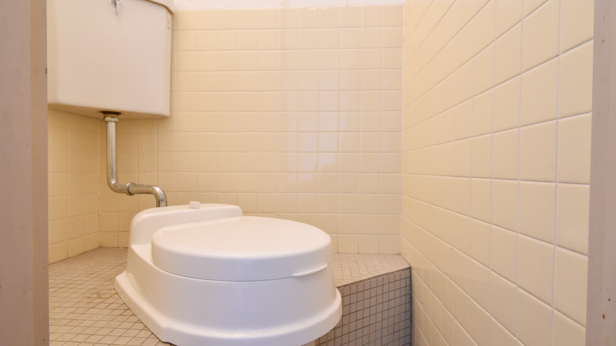 * [Japanese-style room, 6 tatami mats] Toilet in the guest room.