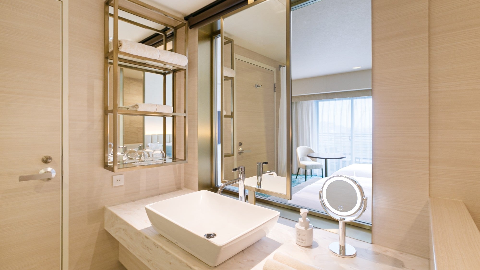 Bathroom (image)