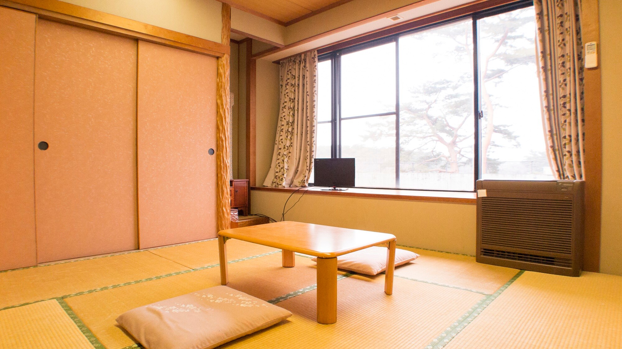 ※【日式房间（示例）】 我们提供适合人数的房间。设有榻榻米的放松空间，您可以在这里舒展腿脚。