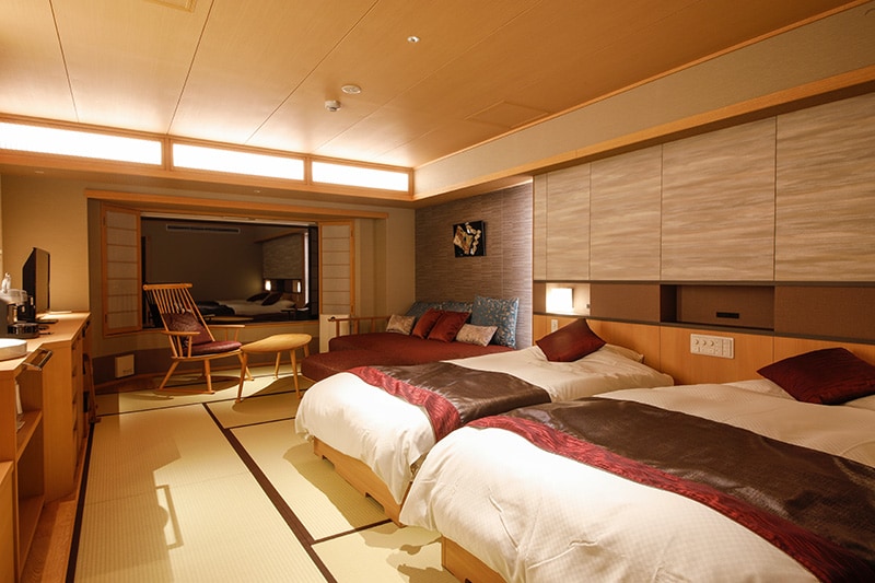 Japanese-style room 32 square meters (dining room)