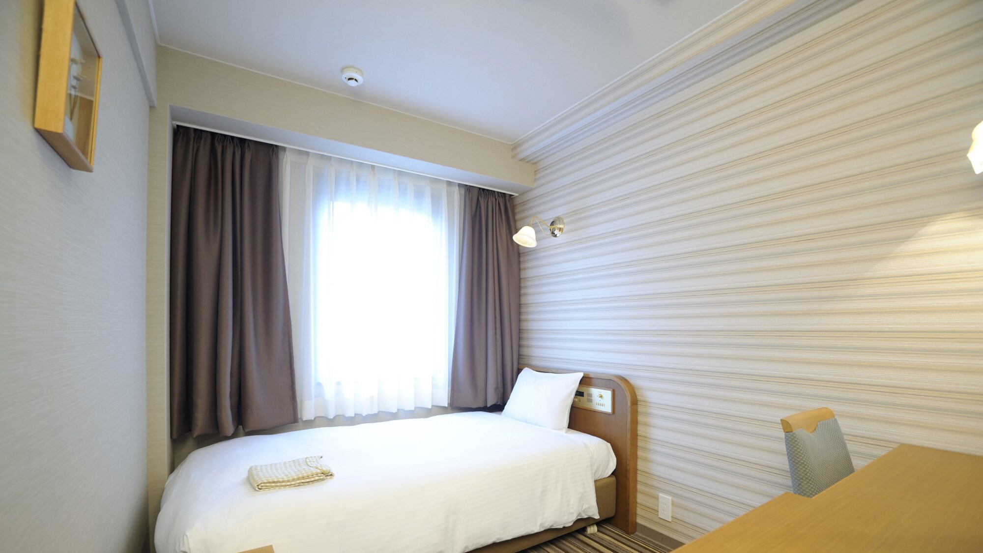■ Non-smoking single ■ Room image