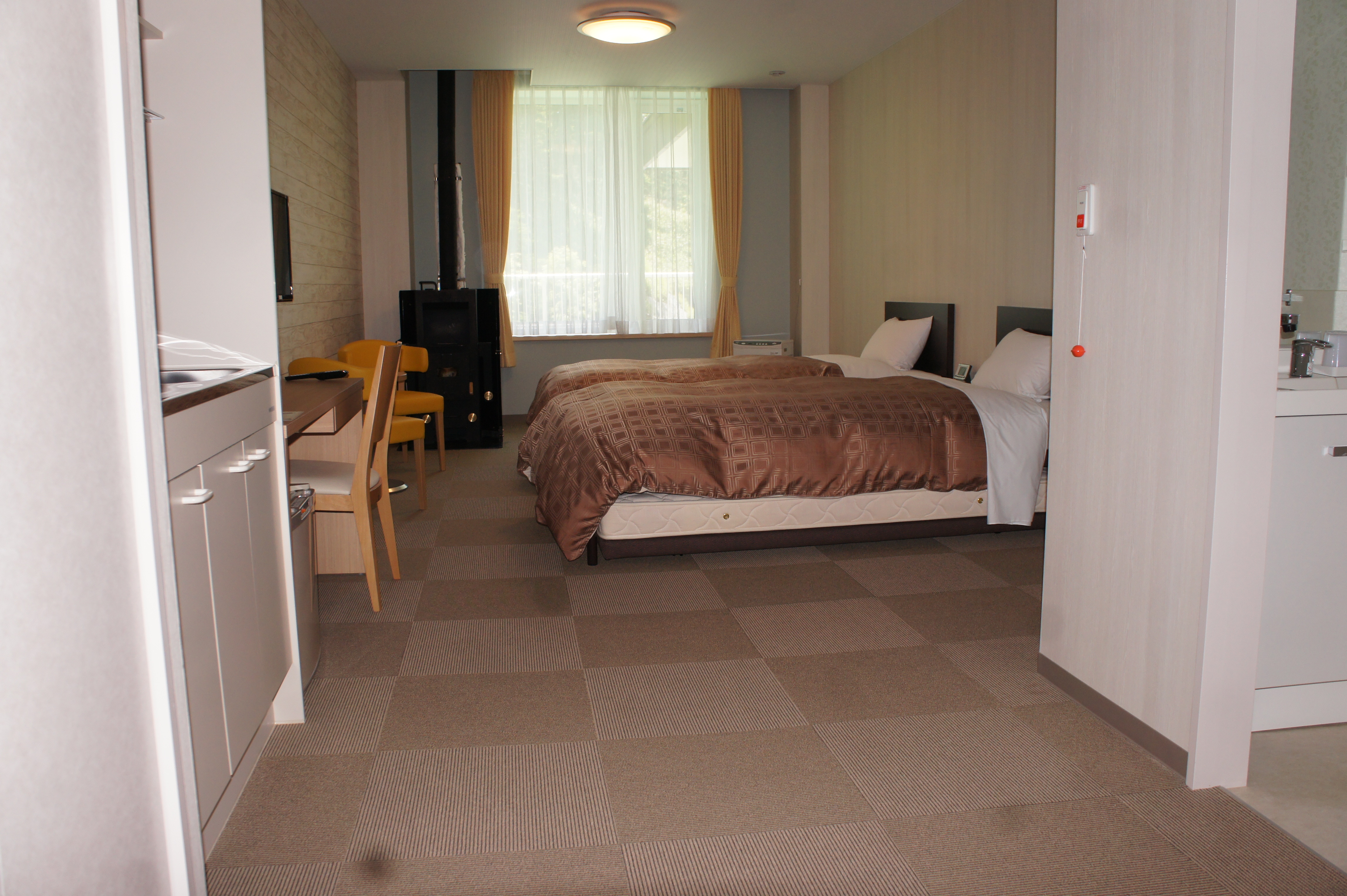 3rd floor twin