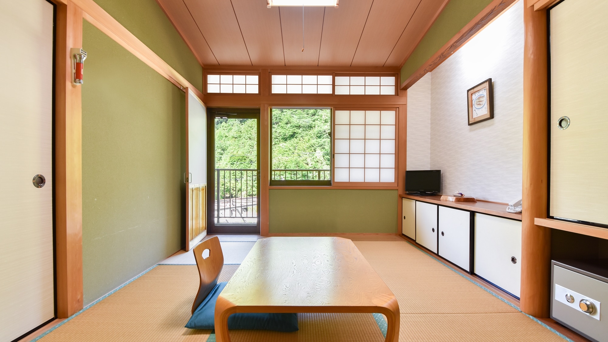 *[Kamar bergaya Jepang (6 tikar tatami) (contoh)] Kamar bergaya Jepang yang tenang dibuat dengan cemara dari Ryujin.