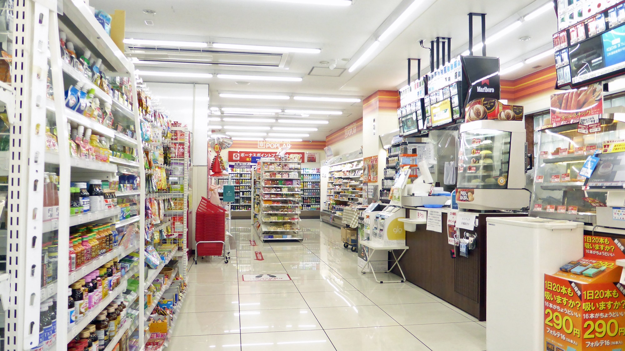 [Convenience store] Convenient because it is directly connected to the lobby.