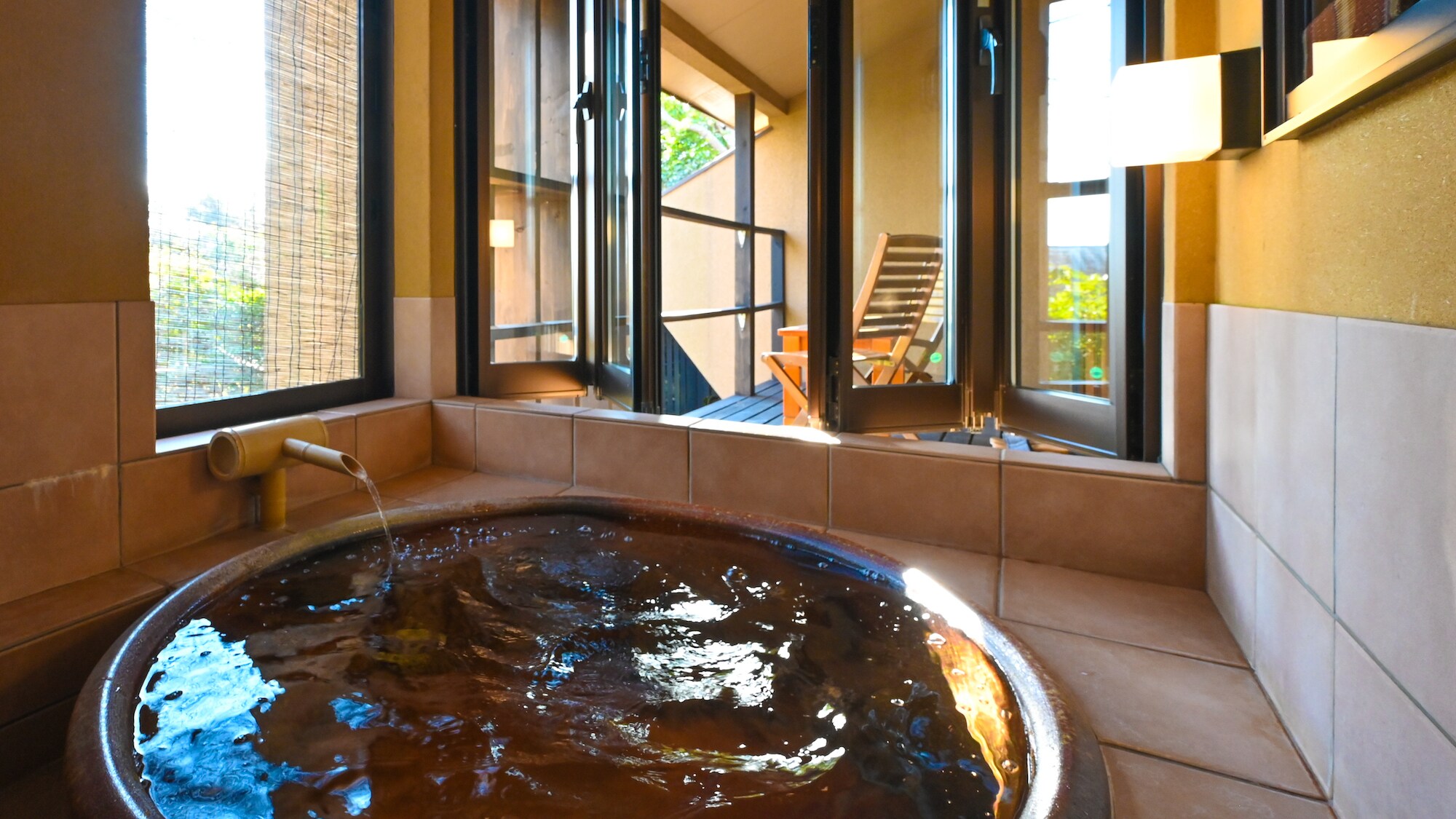 Japanese-Western style room (8 tatami mats + double room) Semi-open-air bath in the guest room