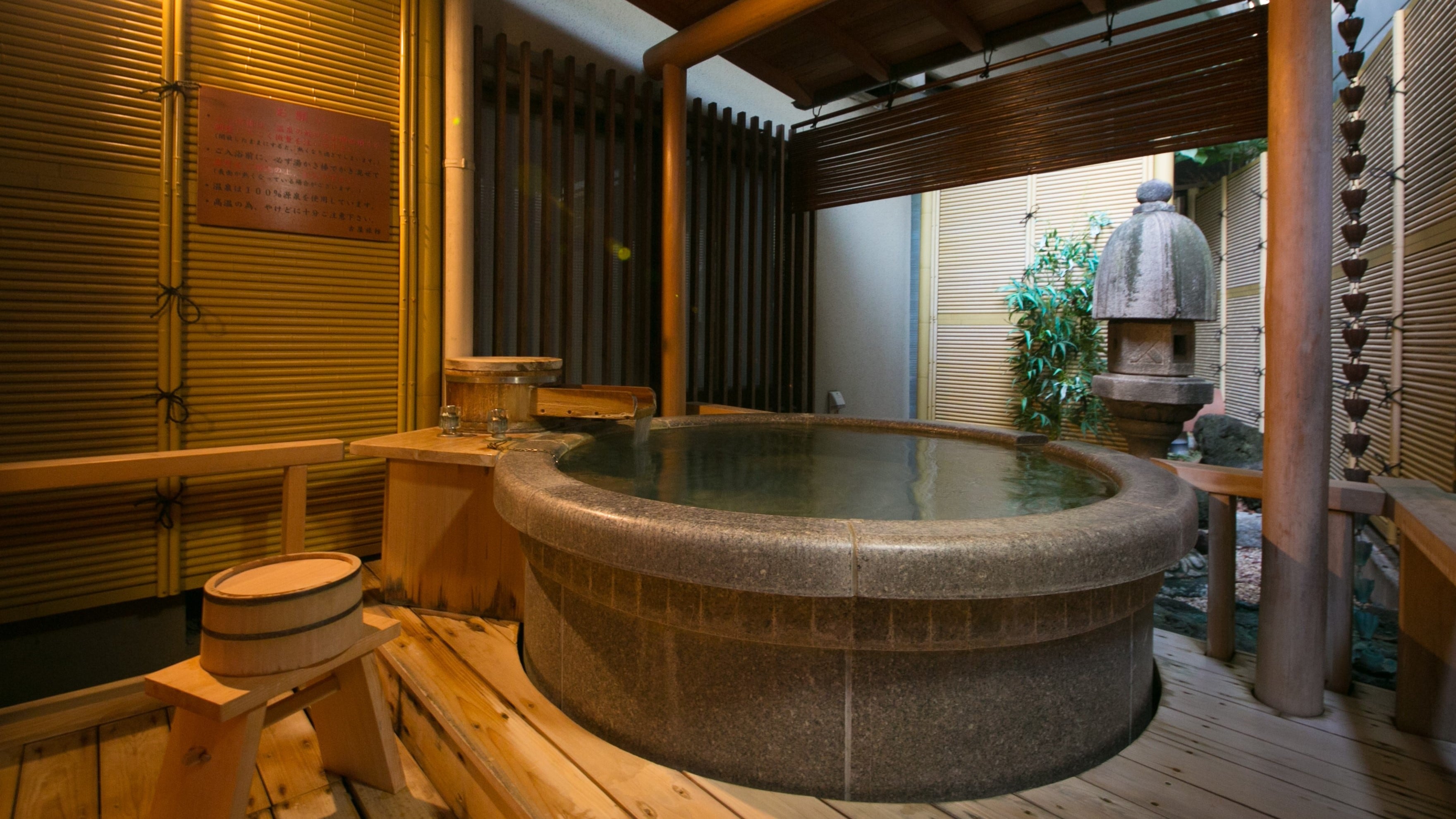 W [Main building / 140 square meters] Japanese-style room 15 tatami mats + 10 tatami mats + open-air hot spring bath