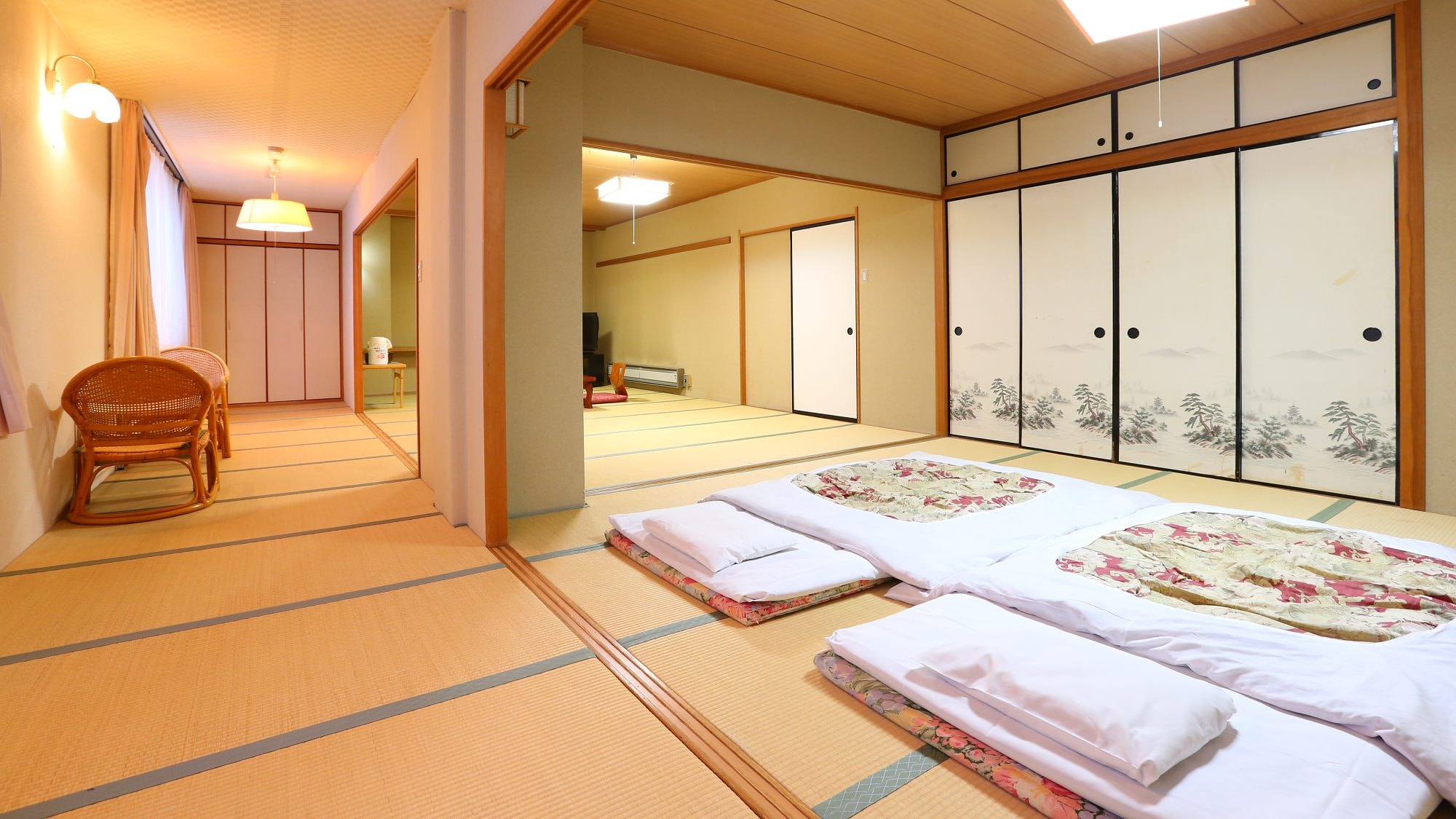 Room example: After enjoying the hot springs flowing from the source in the building, relax in your room ♪