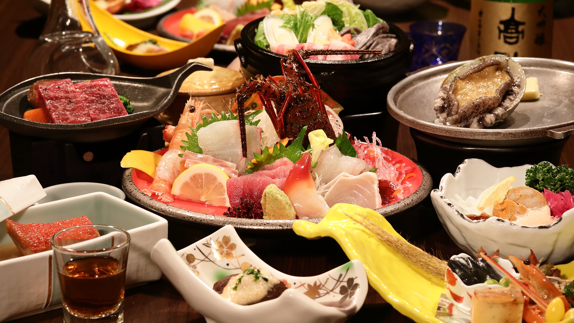 An example of the "Fujinohana Kaiseki" season with spiny lobster and abalone