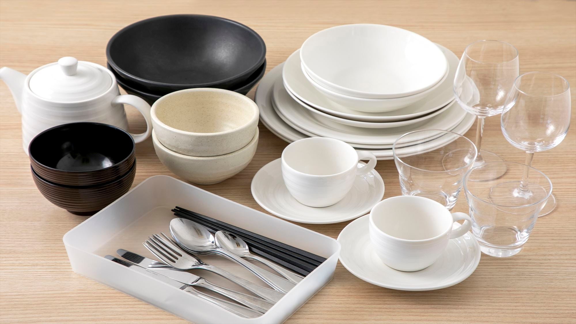 [Tableware and cutlery]
