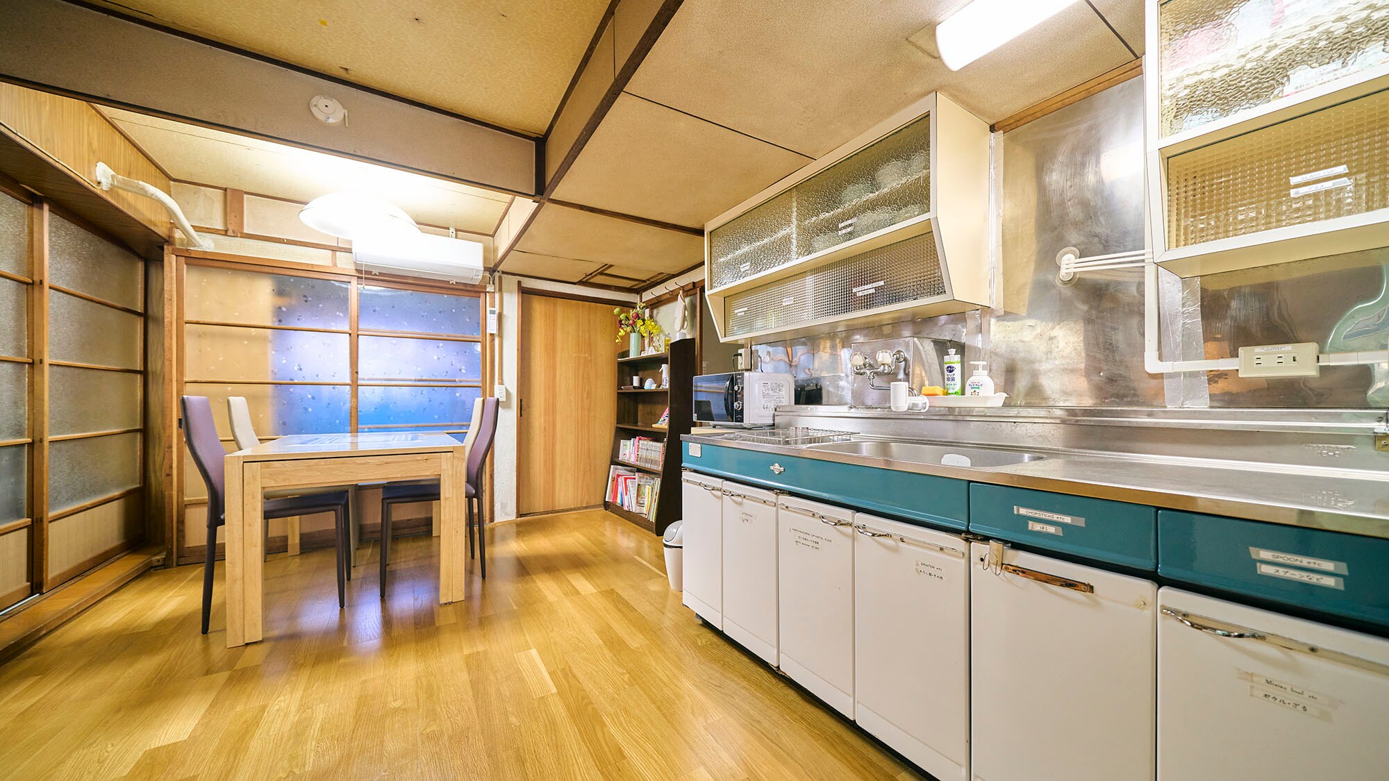 ・[Building A/Kitchen] We have cooking appliances and utensils. Comfortable even for long-term stays.