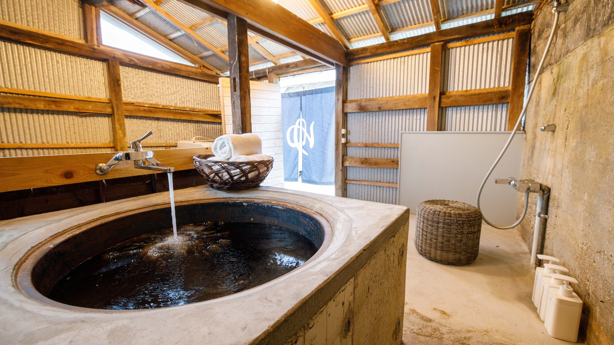 During your stay, you can experience the "history rooted in the land" that can only be felt through renovations by an architect from Amami.