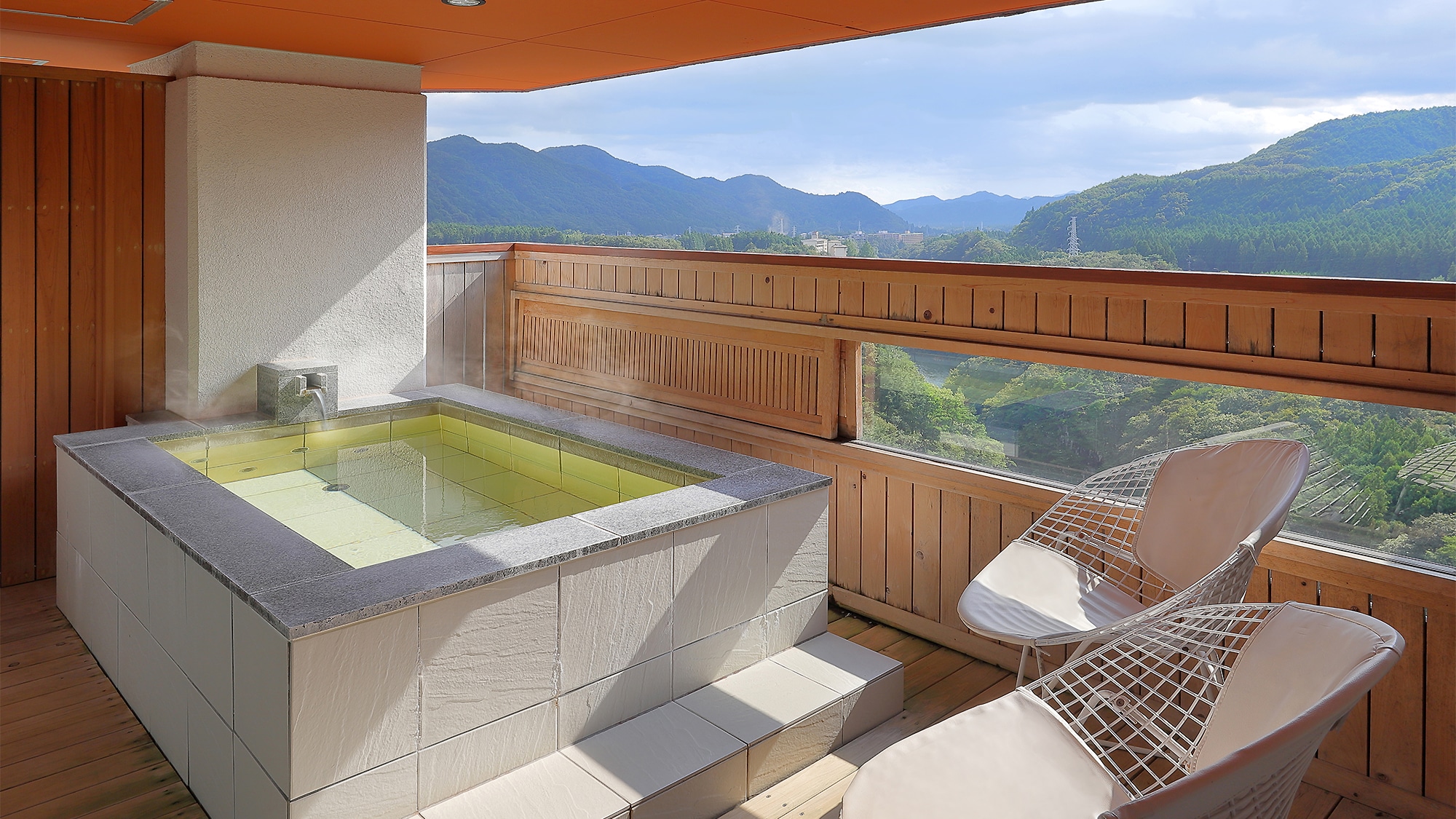 [Japanese-Western style room] Top floor, guest room with open-air bath