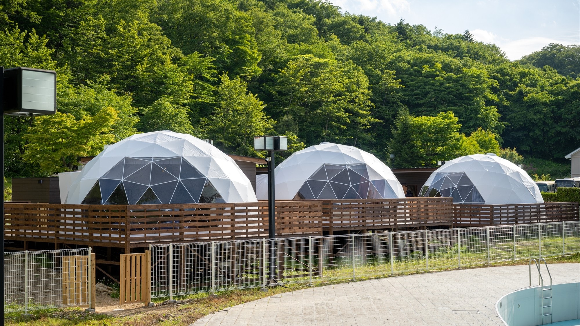 [Exterior] The dome tent has a cute, round appearance.