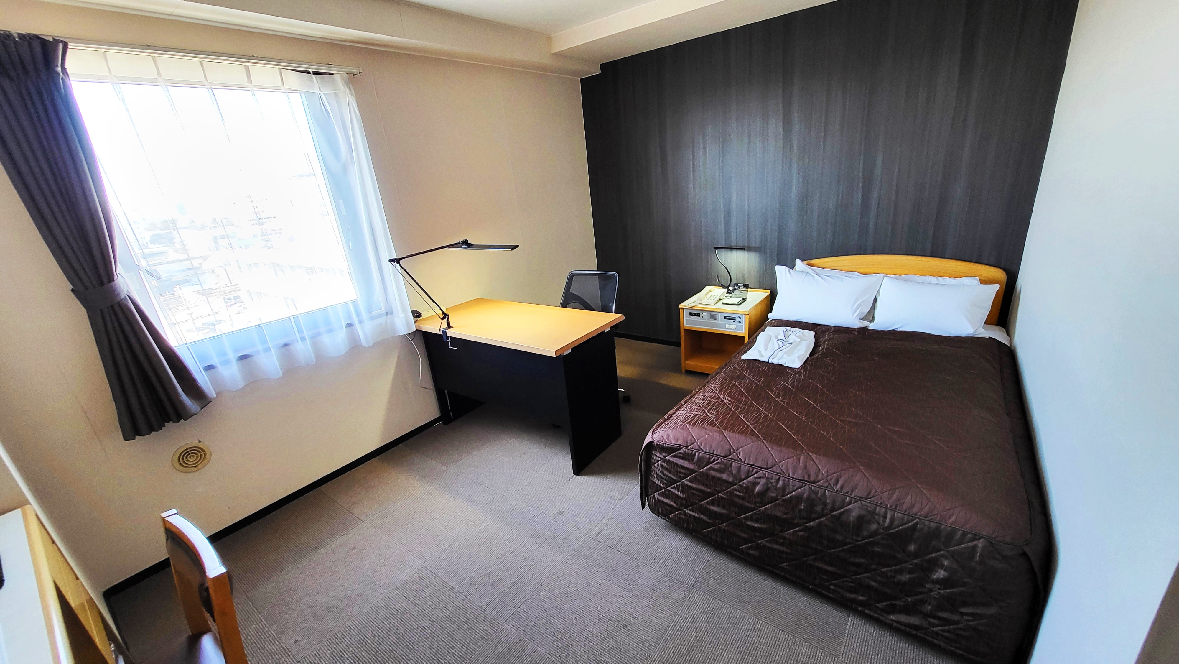 "semi double room"