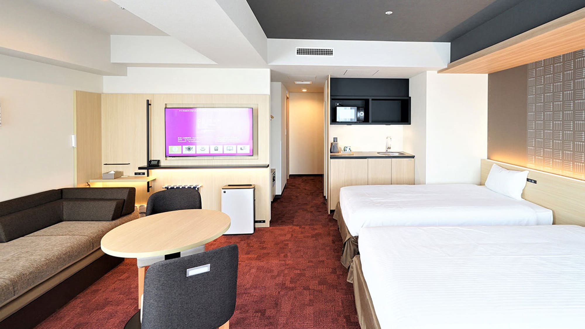 Family Room B - Children up to elementary school age can sleep in the same bed for free!