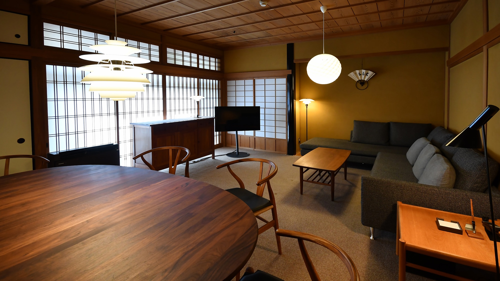 A modern Japanese-style living room on the lower floor of the maisonette-style "Senshin-no-ma"