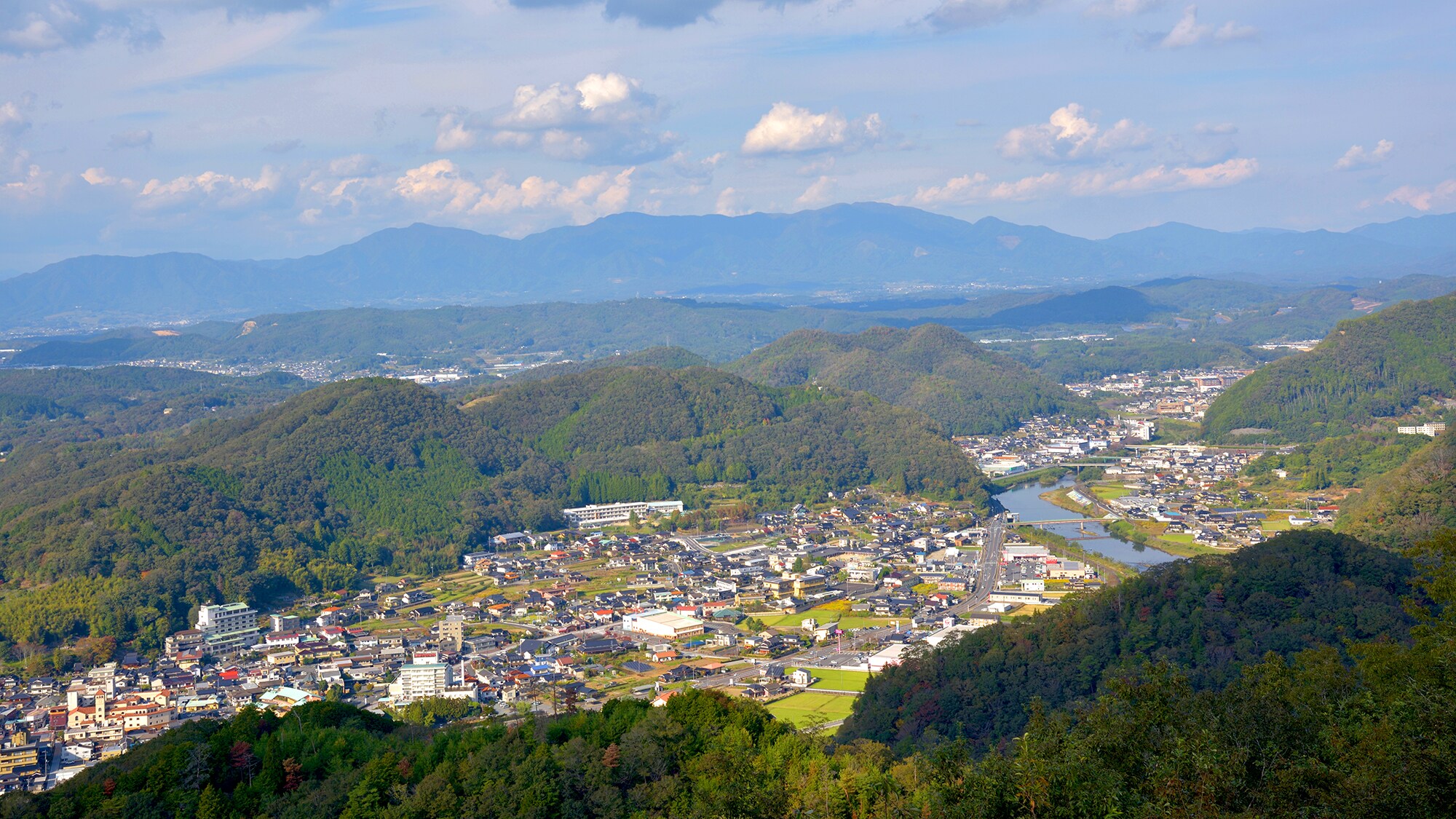 ■Surrounding Sightseeing■The observation deck overlooking Mimasaka City offers a spectacular view.