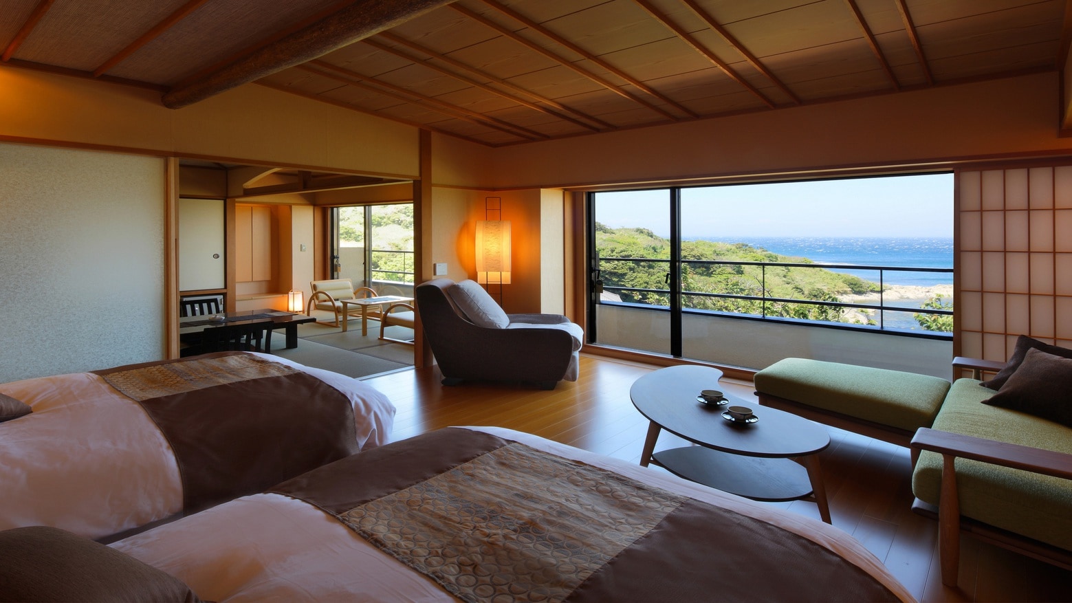 2F Next room (10 tatami mats + 8 tatami mats on the sea side) [Japanese and Western rooms]