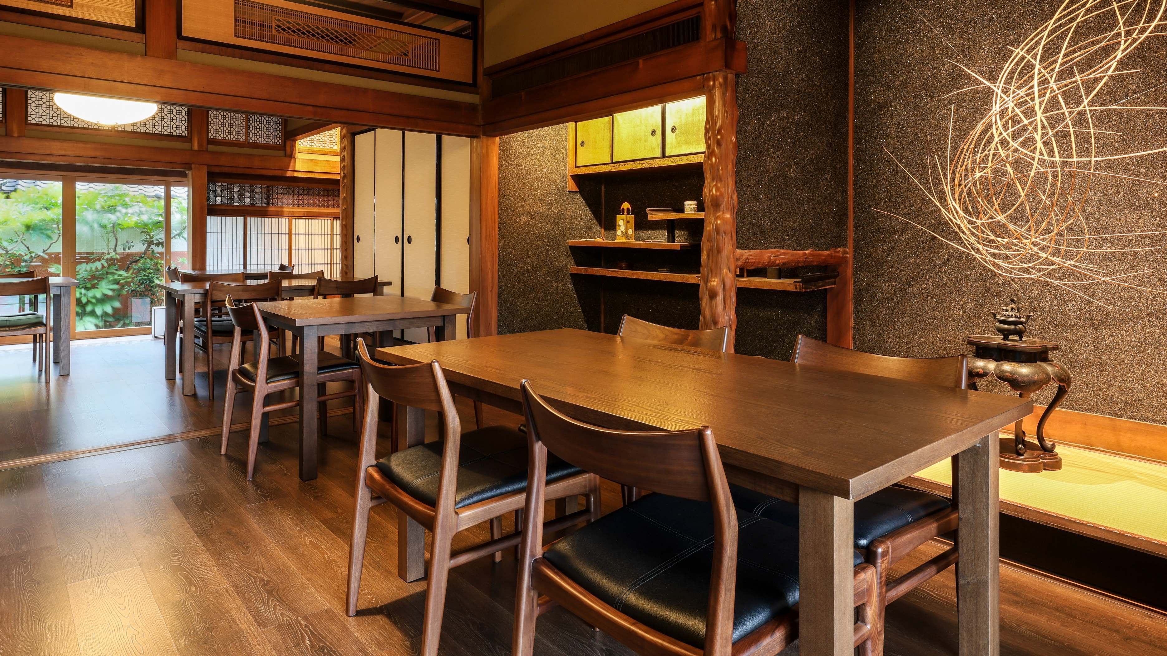 A restaurant that retains the atmosphere of the time