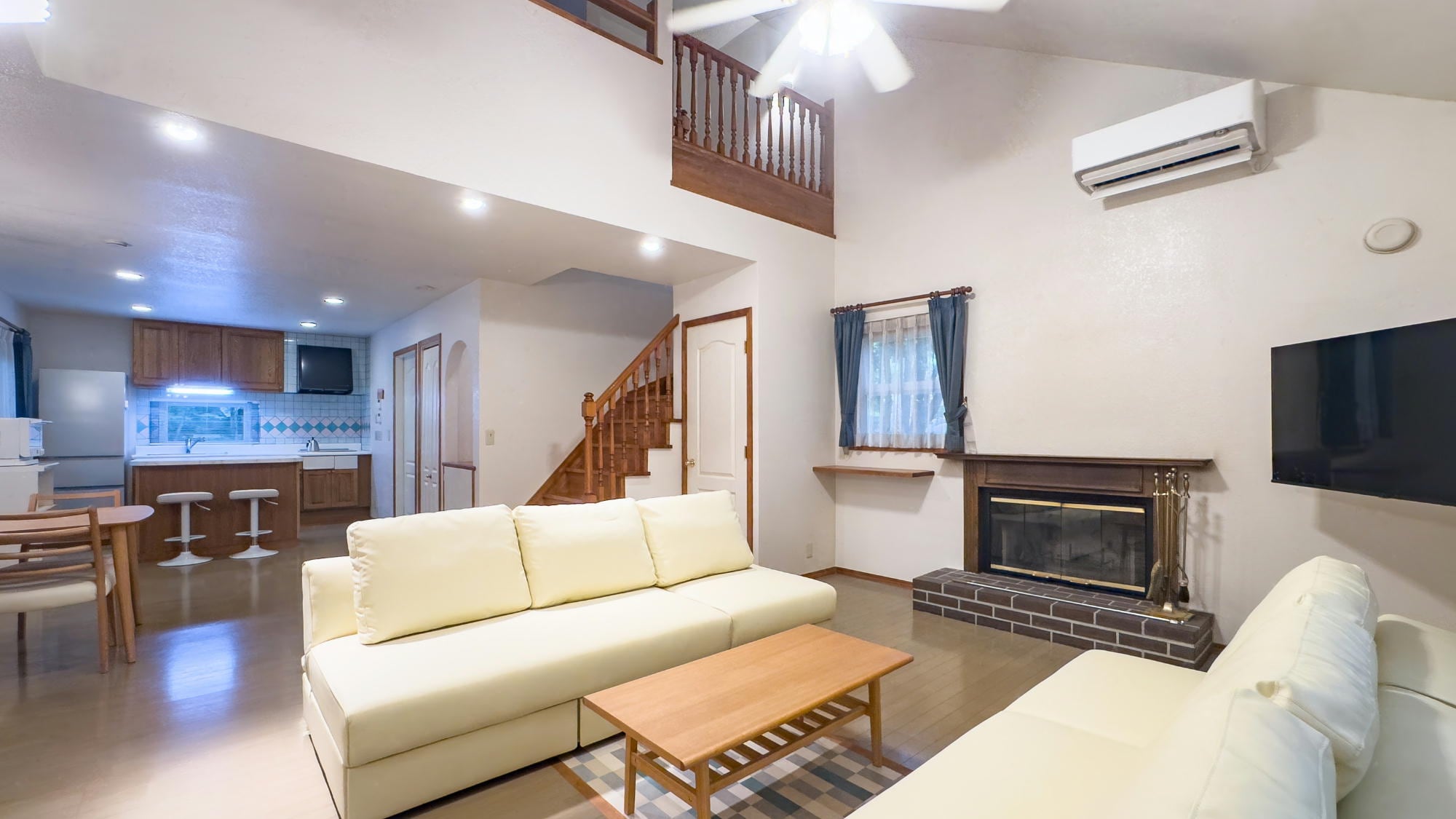 [Rental Villa with Hot Spring] W Type Living Room