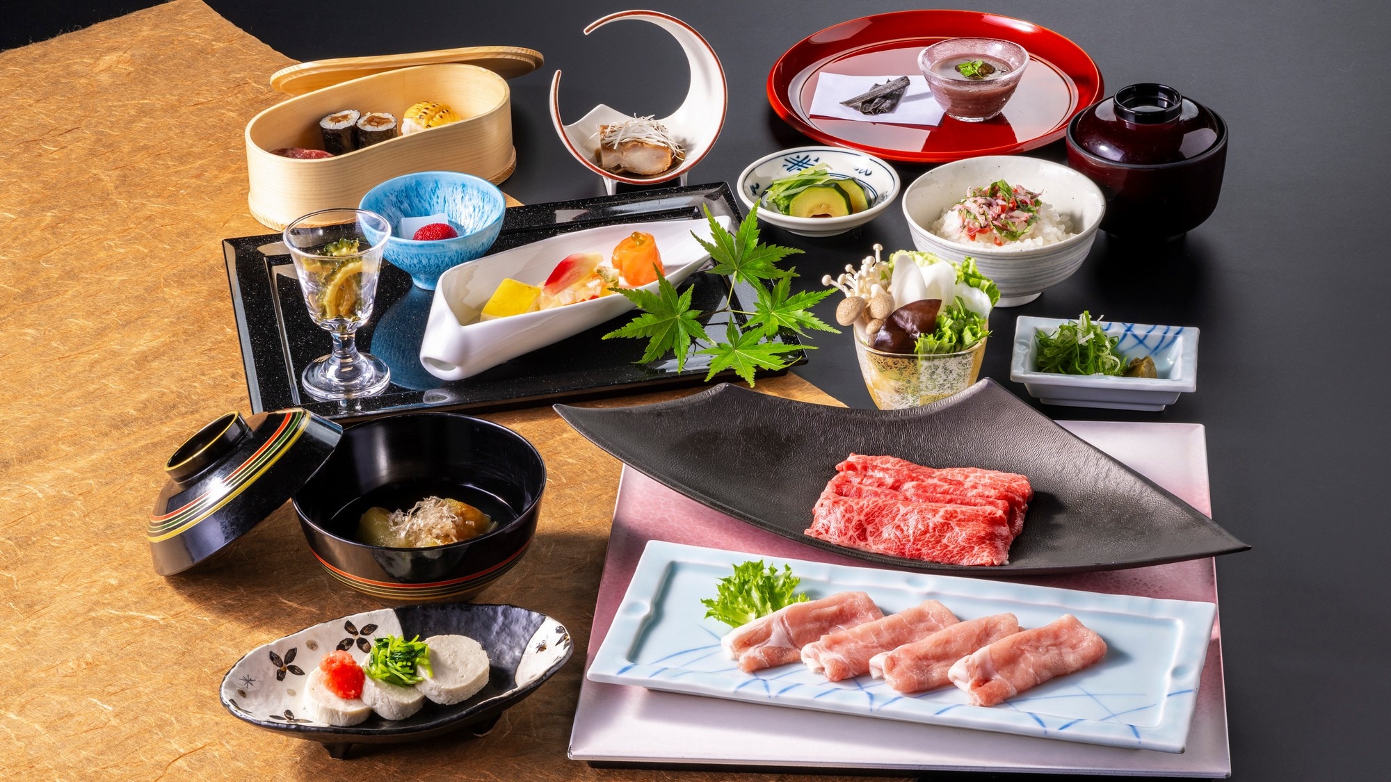 【夏季簡易套餐】請品嚐使用代表甲府的兩大品牌肉－甲州牛和威尼頓製作的涮鍋。