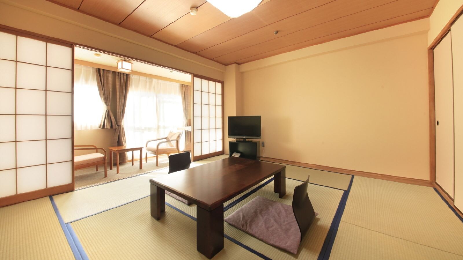 [Tầng 1 đến tầng 2 A] Phòng kiểu Nhật 10 chiếu tatami + hiên rộng + nhà vệ sinh có vòi sen...A...