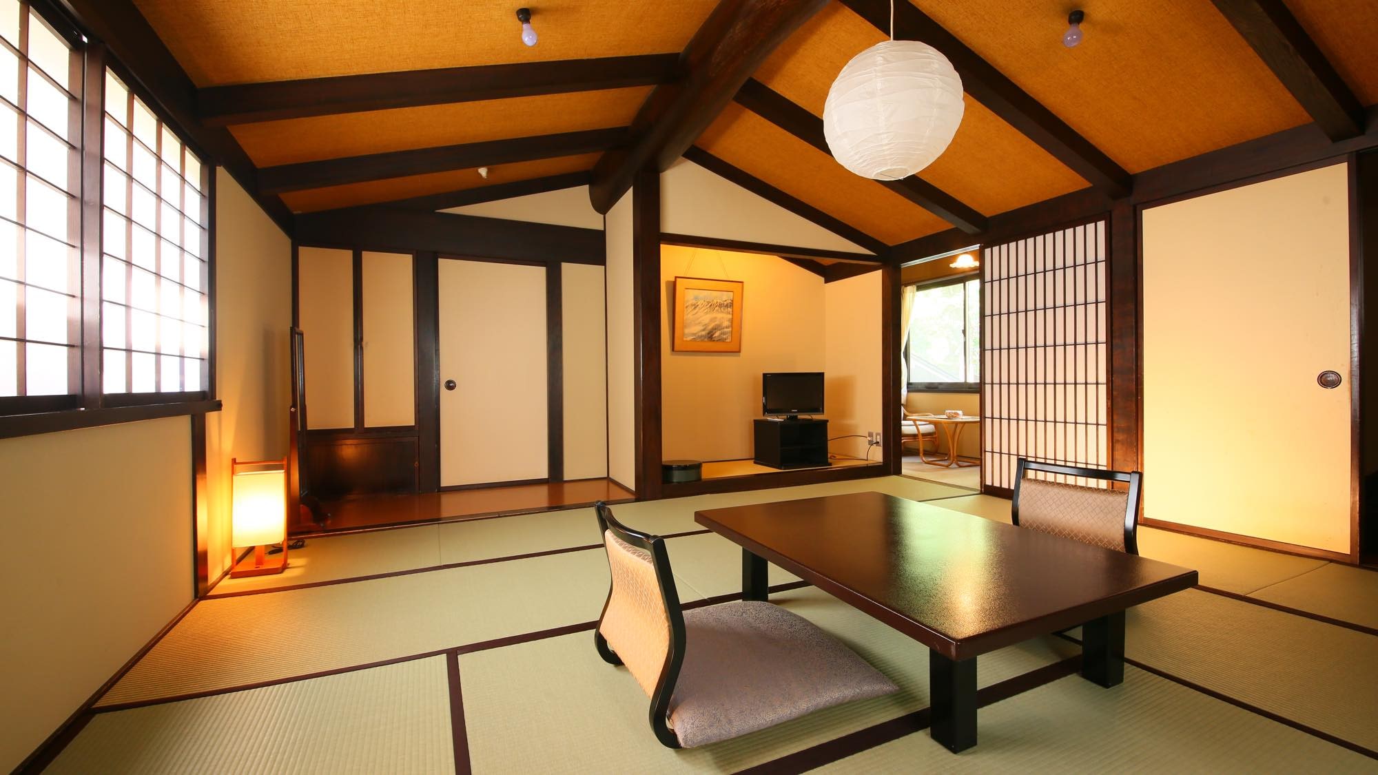 [Japanese-style room 10 tatami mats + wide rim] Example Recommended for groups and families