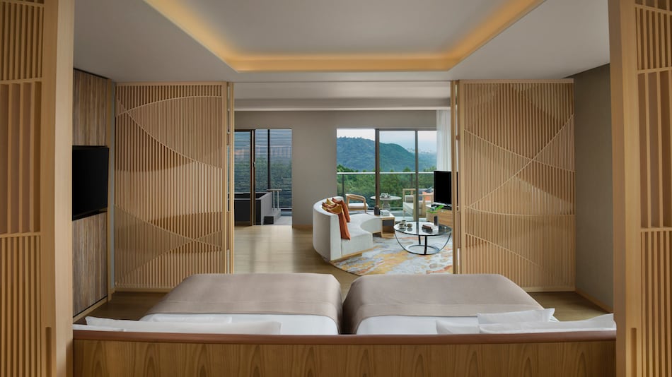 Junior suite guest room with open-air bath)