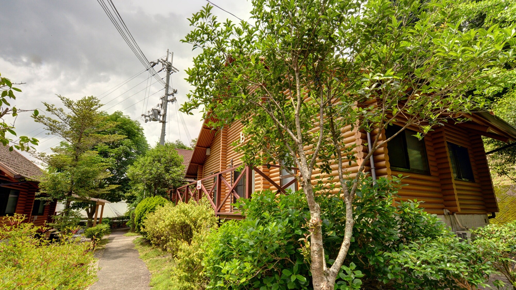 *Cottage C (4 persons) A cottage in the forest with a kitchen that will make you feel like you're at a vacation home.