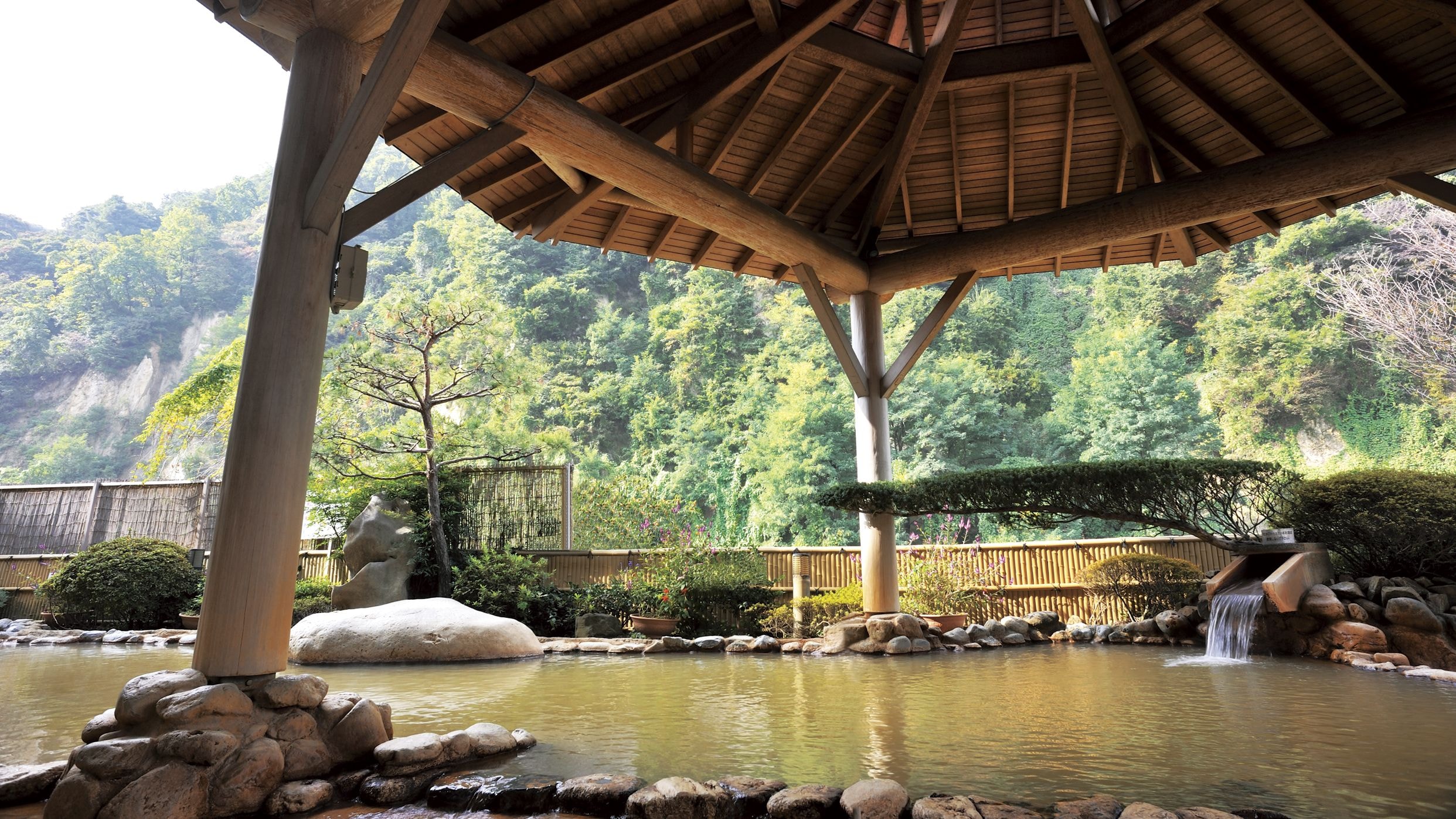 流泉の湯（女湯）　露天風呂