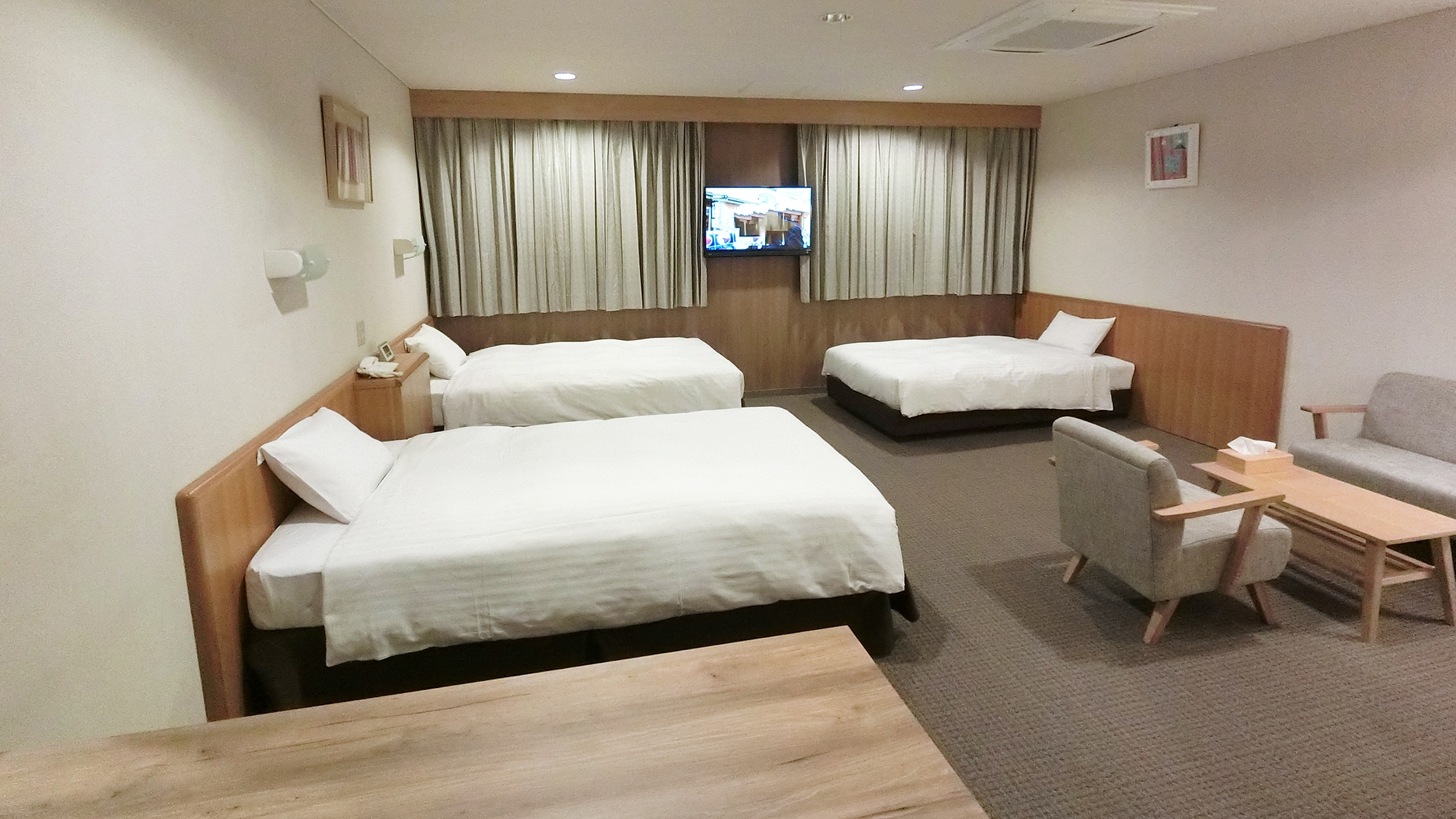 [Triple room] Non-smoking only 2 semi-double beds + 1 single bed up to 6 people * Simmons bed